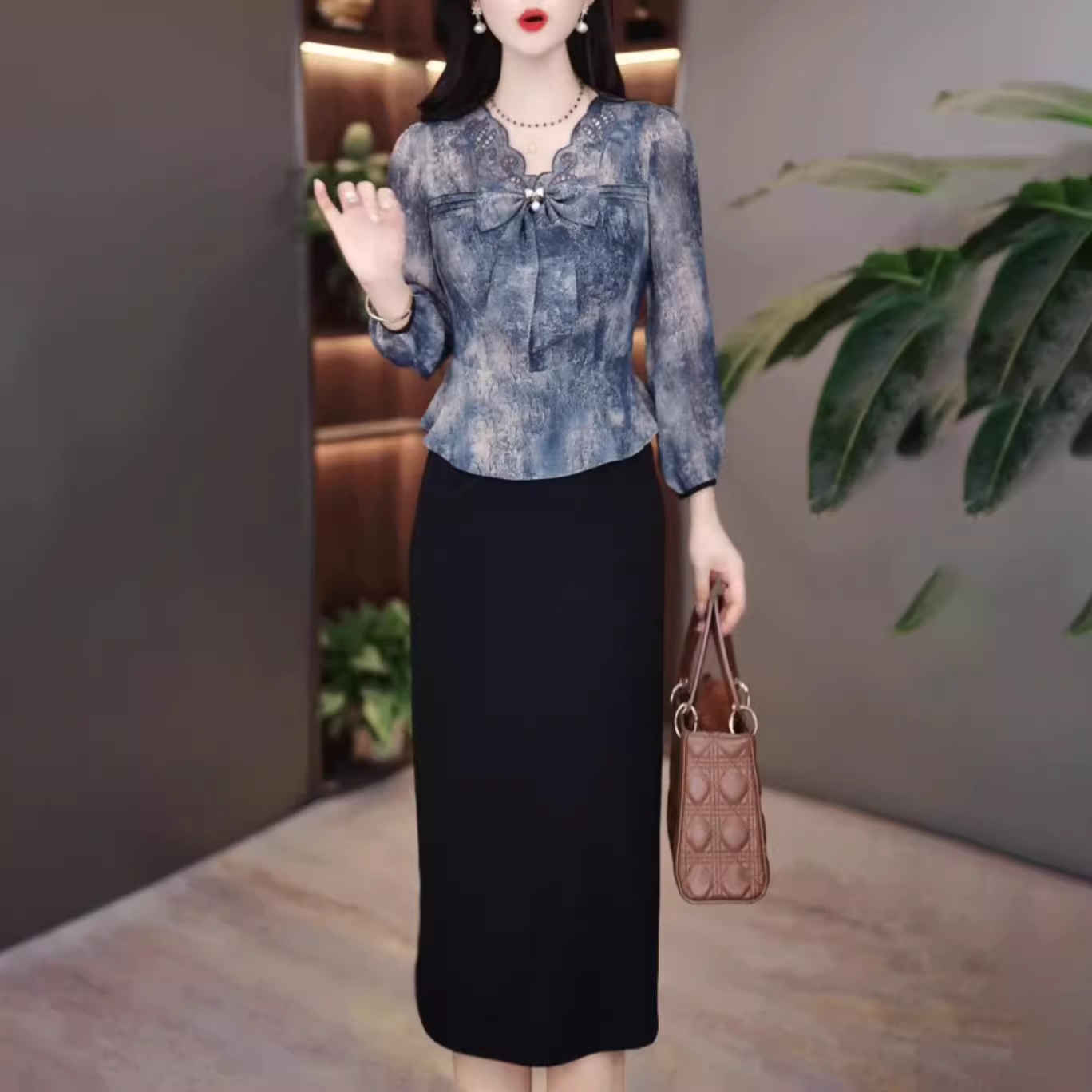 18095-Đầm liền phối voan hoạ tiết loang màu cổ thắt nơ cách điệu ( voan, lụa)_thumbnail_1