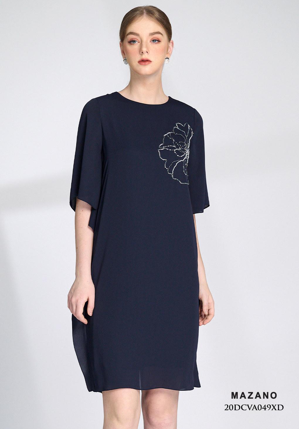 Đầm đen suông tay bèo đính kết cườm hoa to_thumbnail_3