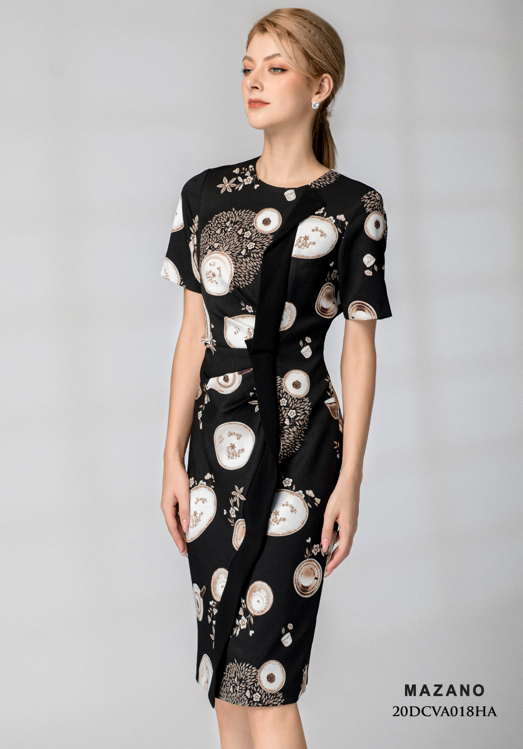 Đầm đen ôm xếp ly eo họa tiết in_thumbnail_2