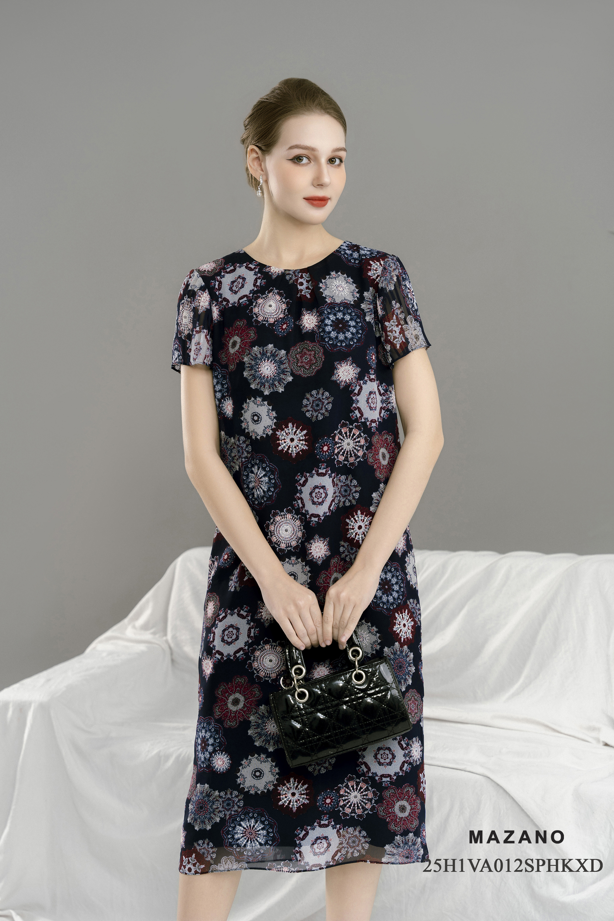 Váy Đầm suông Vải voan mỏng Họa tiết cách điệu Cổ tròn Tay ngắn Dài váy ngang bắp chân - mã mẫu VA012CHHA