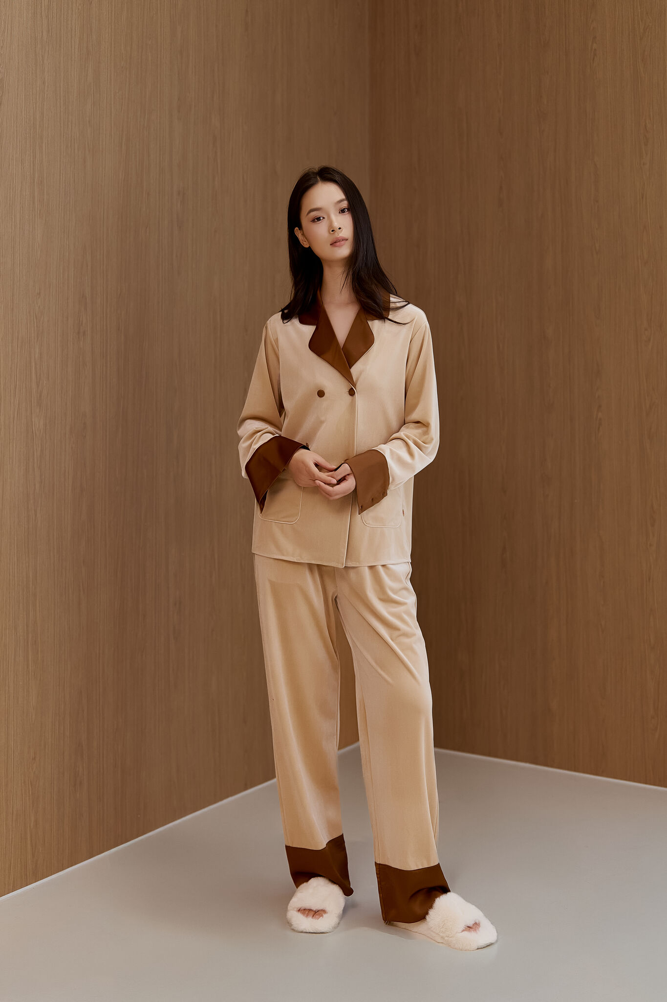 Bộ Nhung 𝑺𝒐𝒇𝒕 𝑯𝒐𝒖𝒓𝒔 áo dài tay, quần dài BN656