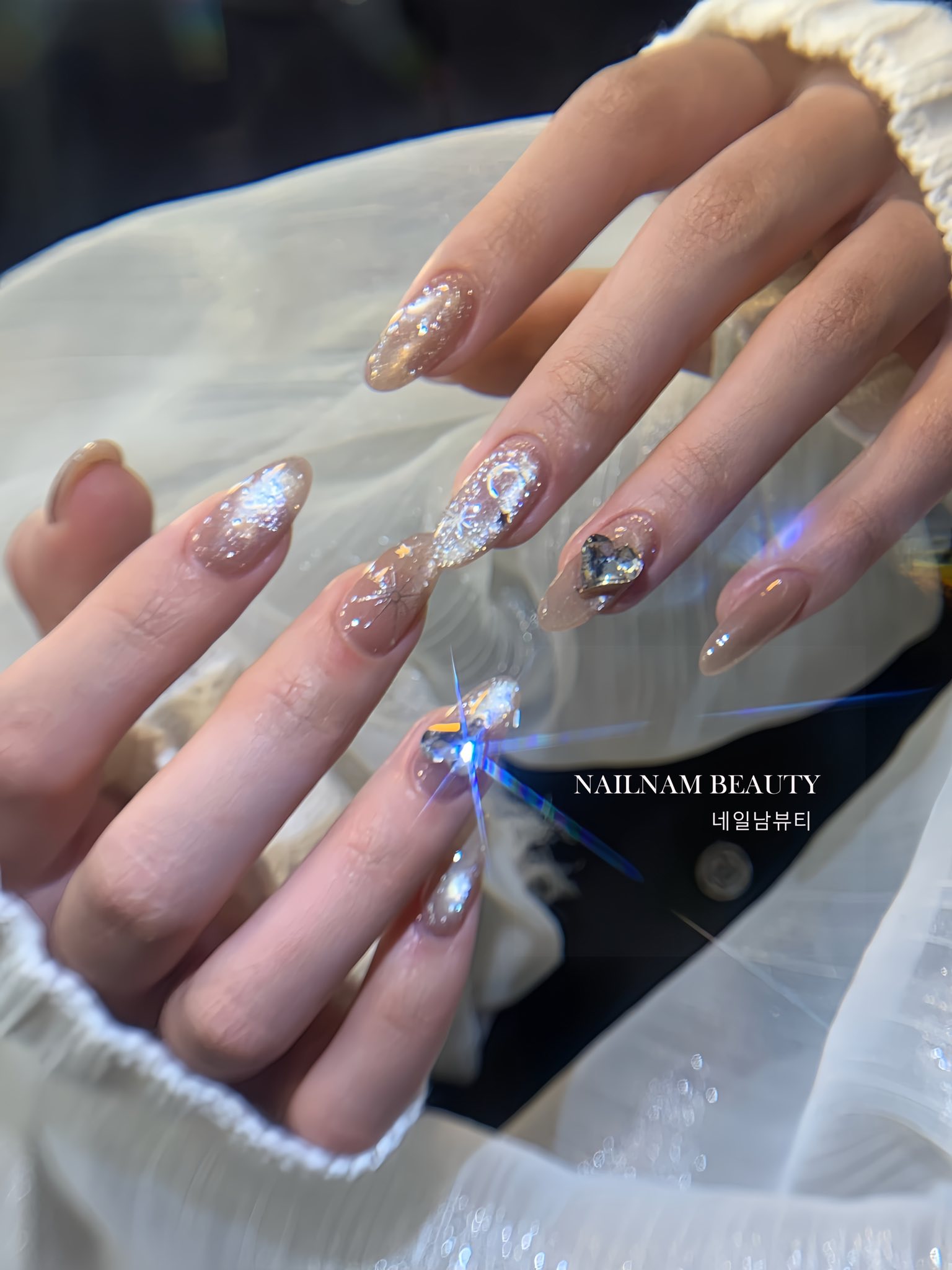 Vì Sao Nail Mắt Mèo Hot Trở Lại Và Chưa Có Dấu Hiệu Hạ Nhiệt?
