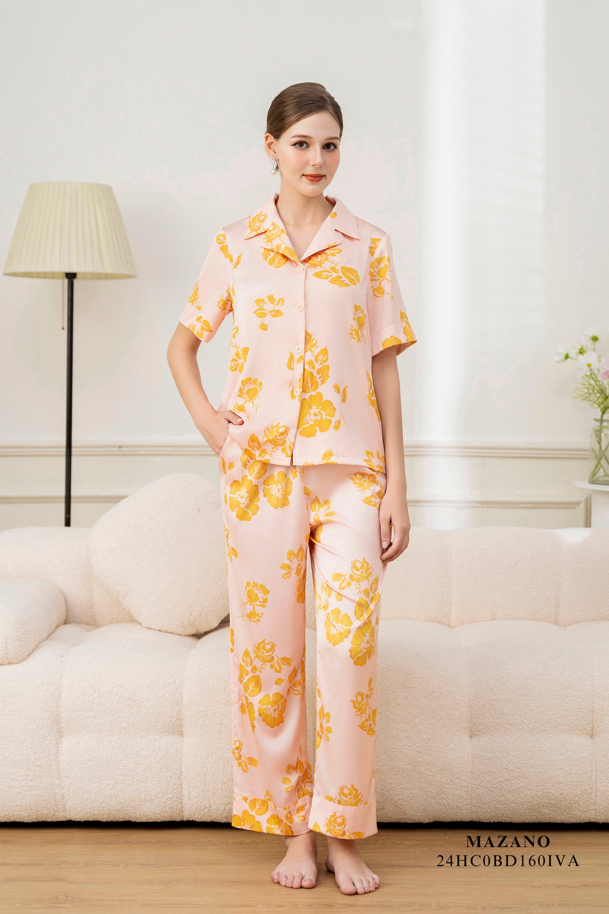 Bộ mặc nhà Vải lụa mỏng Hoạ tiết hoa cách điệu Cổ bẻ Tay ngắn Dài đến mắt cá chân_thumbnail_0