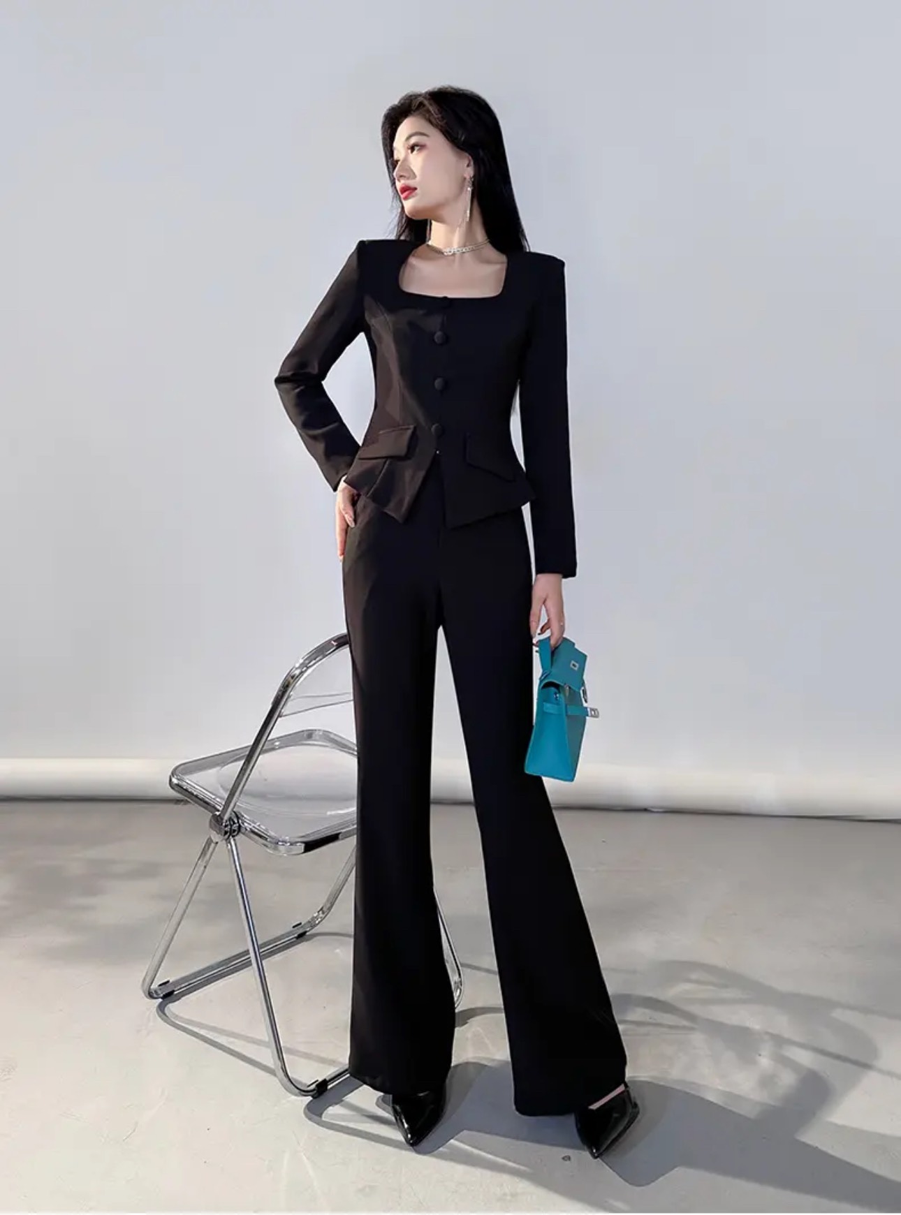 Set bô áo cổ U tay dài quần ống loe thanh lịch