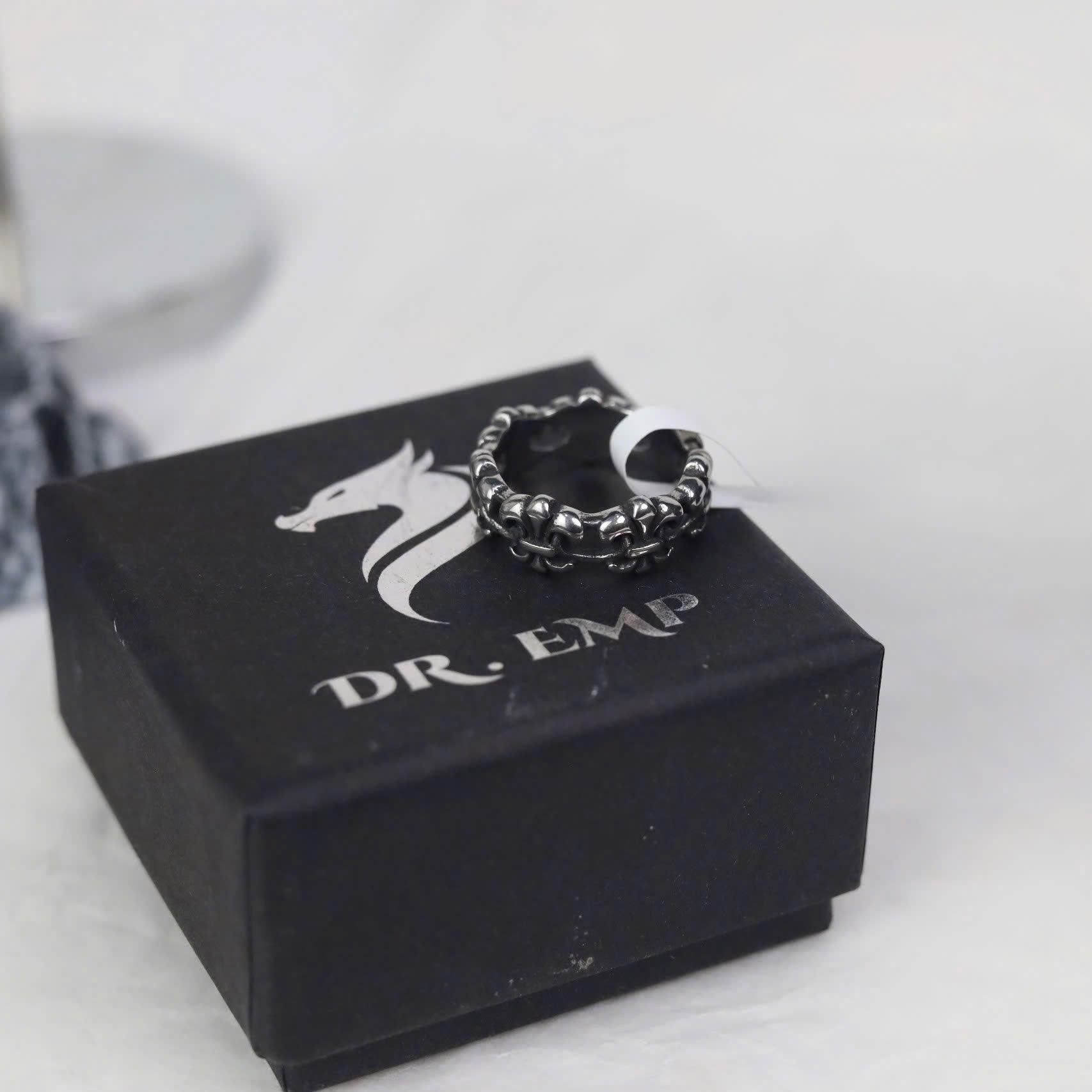 Nhẫn titan chrome heart hoa Iris nối liền_thumbnail_1