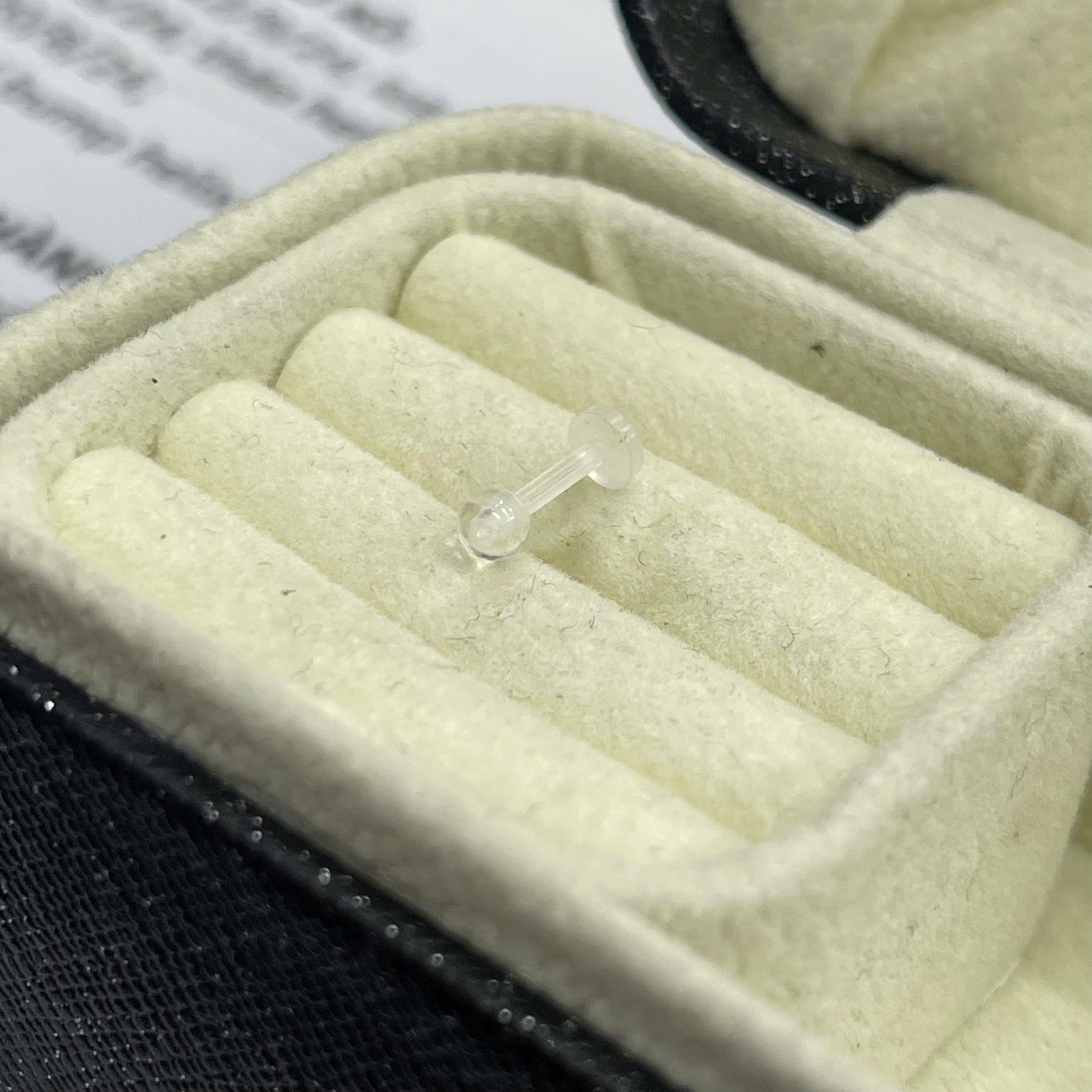 Khuyên trong suốt đít dẹt s6