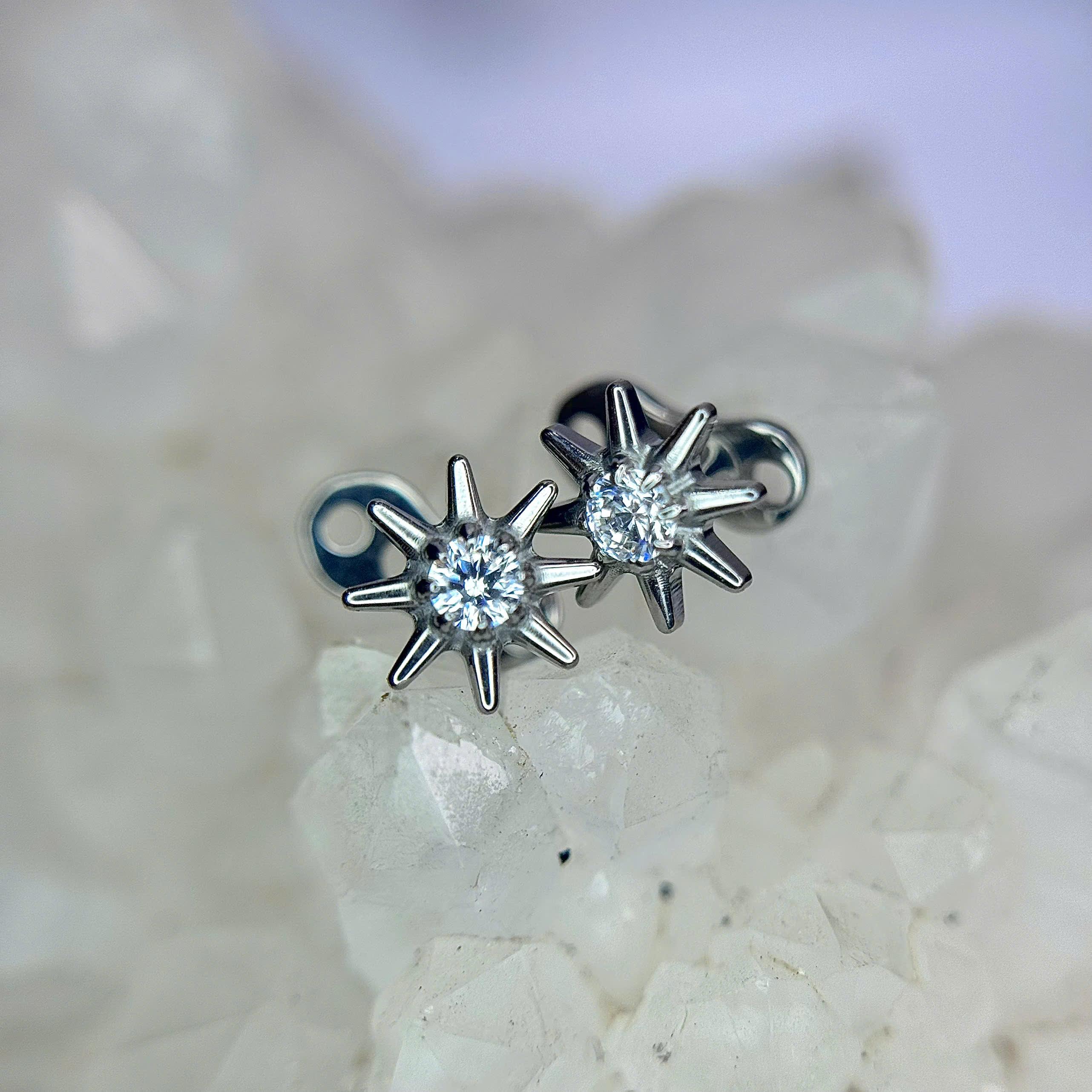 Khuyên cấy titan mặt trời_thumbnail_1