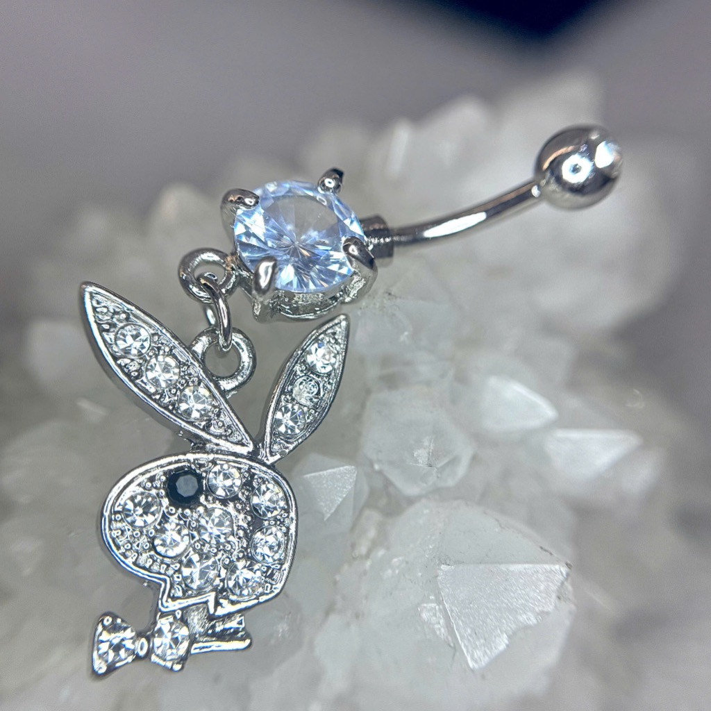 Rốn playboy rơi đá chấu