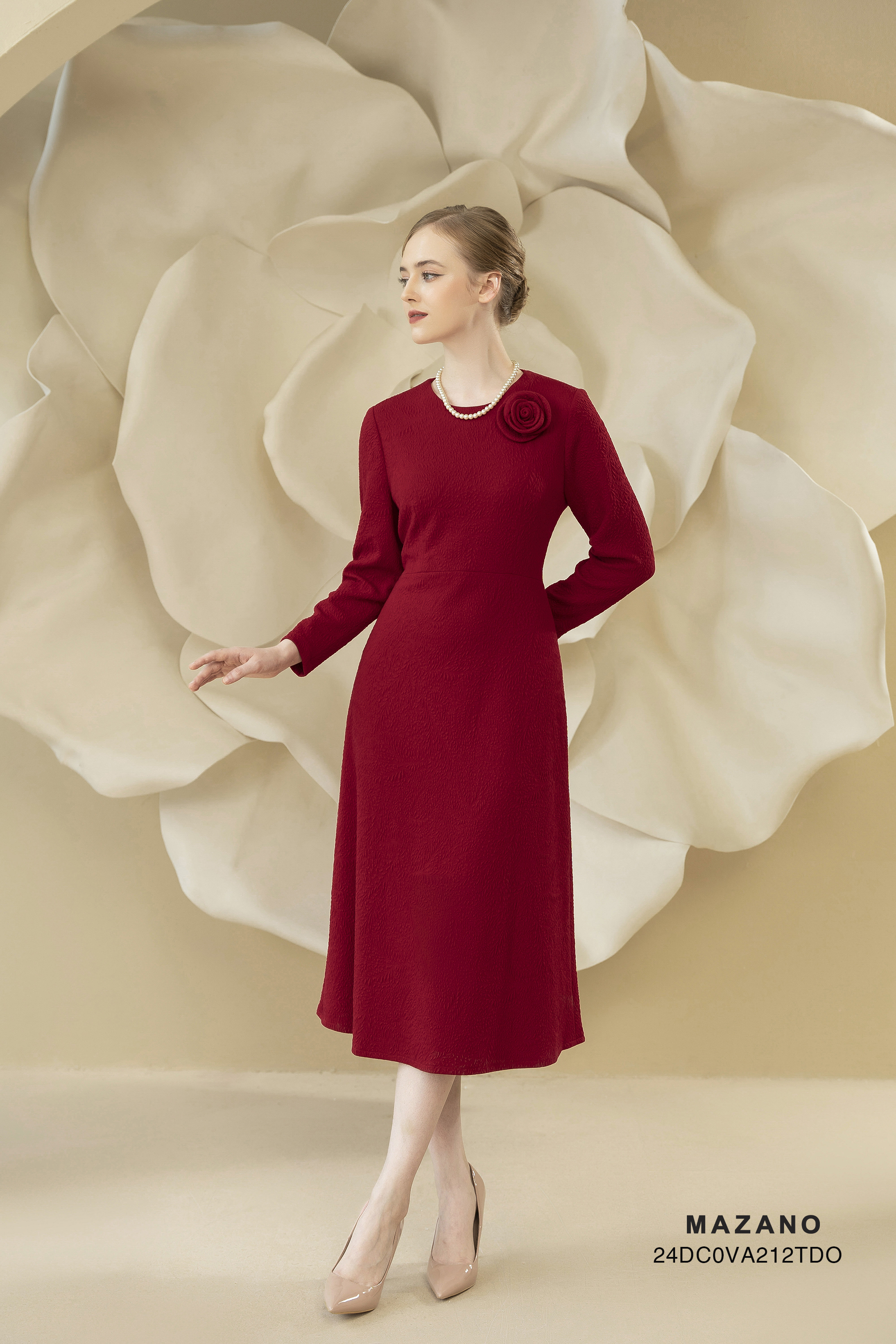 Váy Đầm thân ôm Vải dạ len Đính hoa cuốn trên ngực Cổ tròn Tay dài Dài ngang bắp chân_thumbnail_1