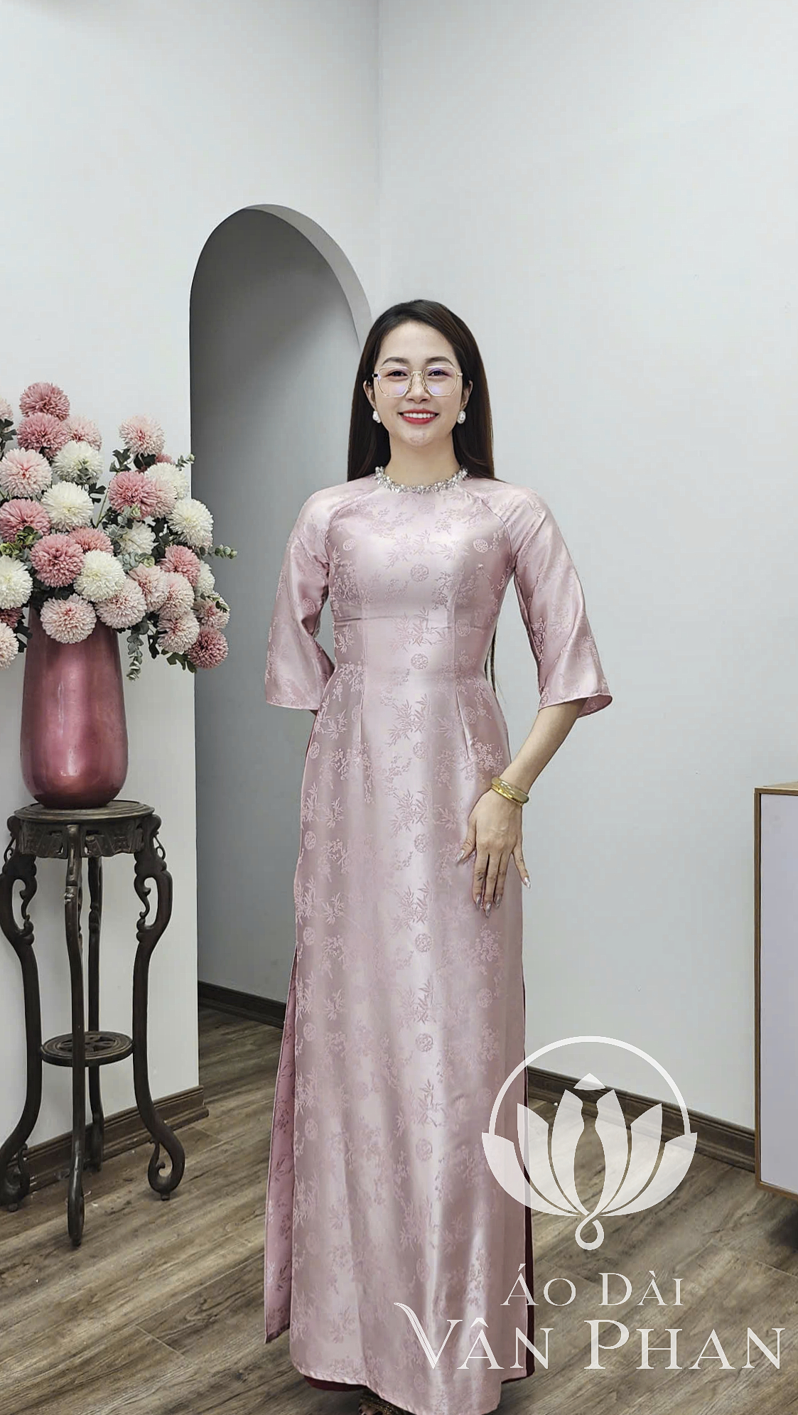 A3056 áo dài cổ khít tay loe gấm trúc mai màu hồng viền cổ