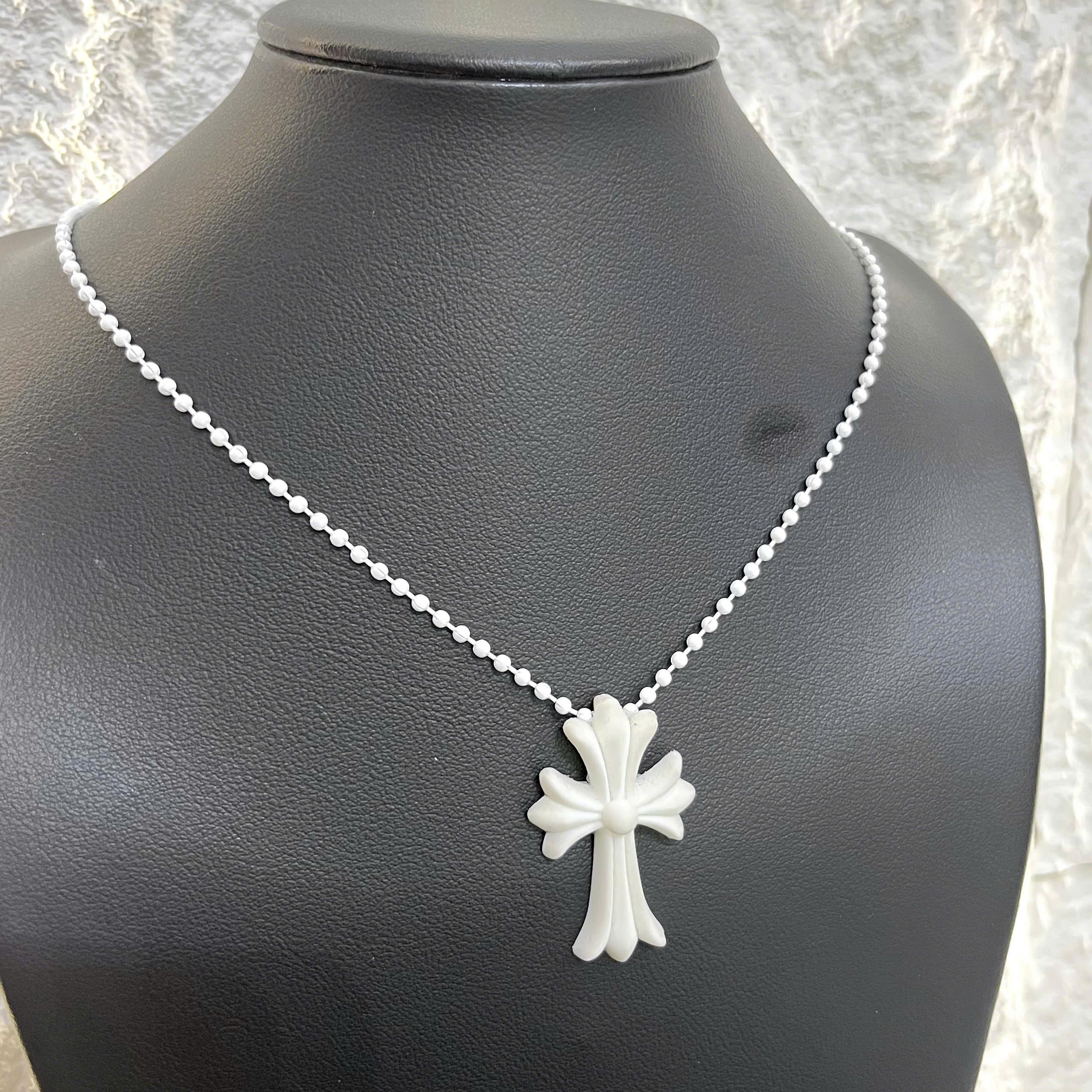 vòng cổ mặt thánh giá to nhựa trắng 65cm_thumbnail_1