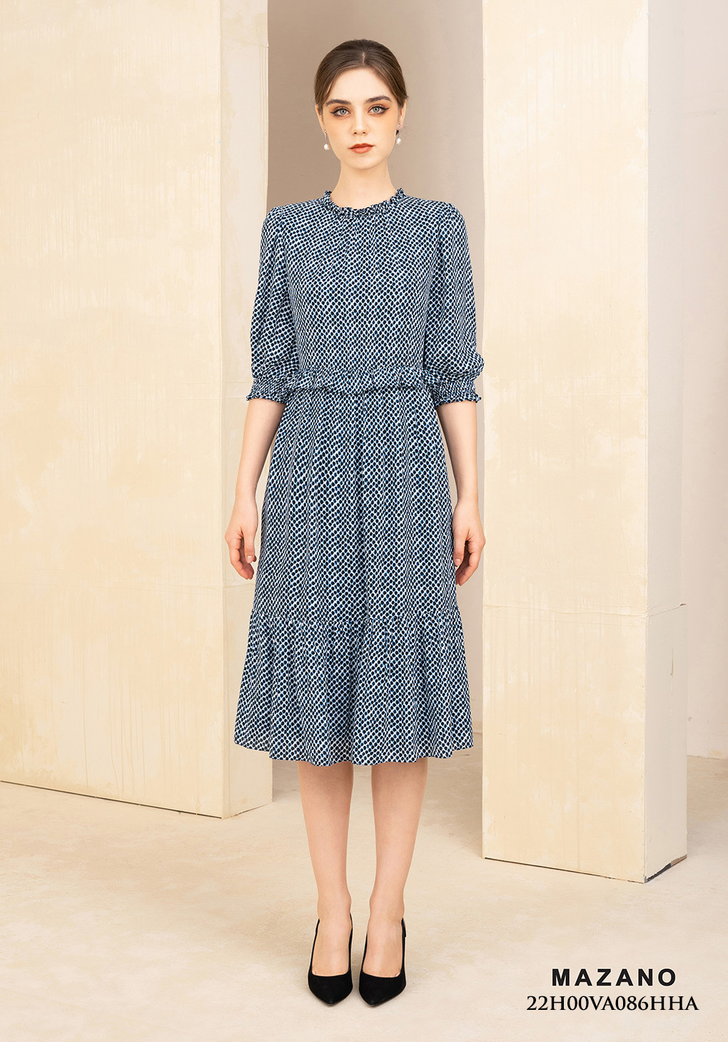 Đầm họa tiết suông chân bèo cách điệu