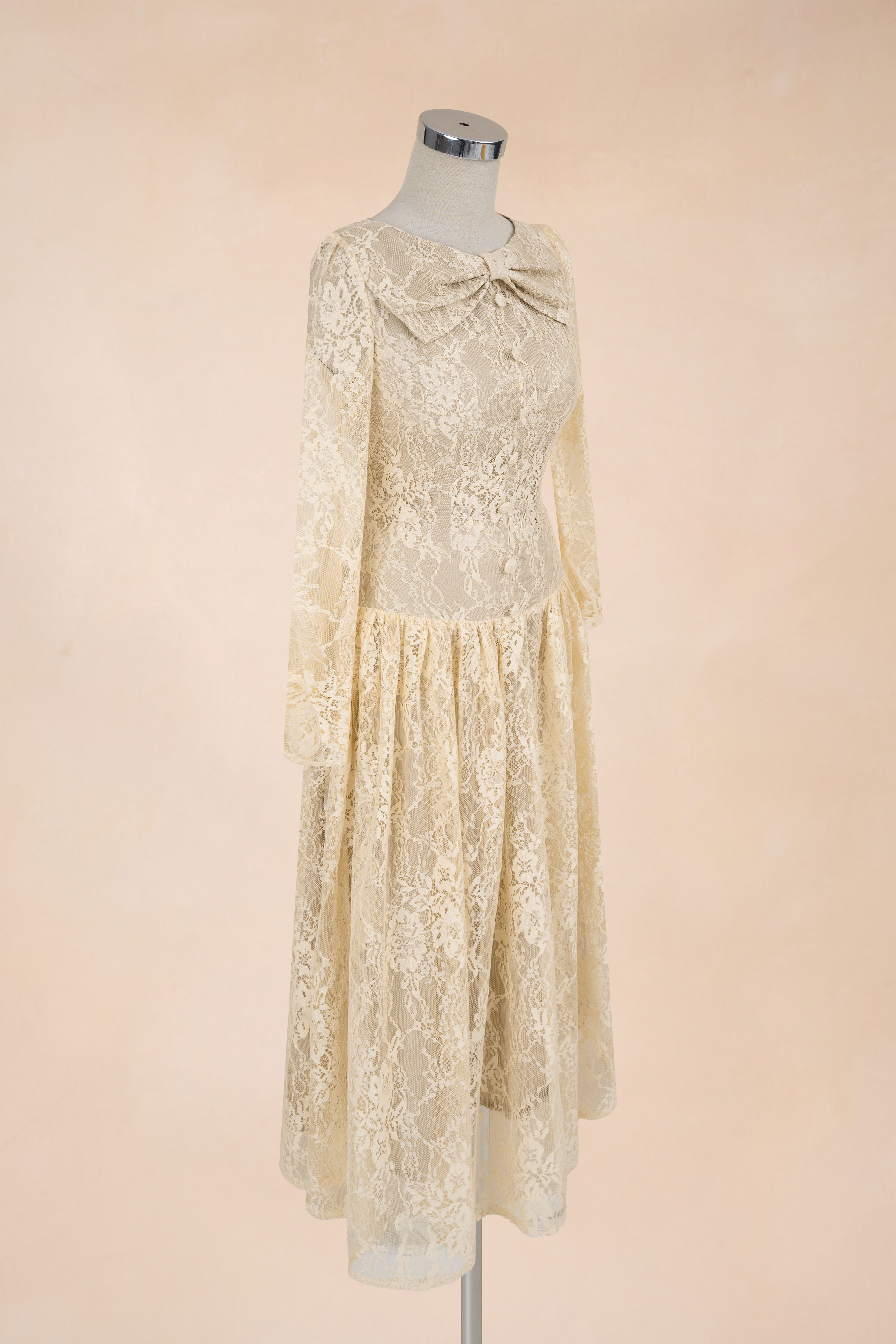 Đầm Xoè Cúc Bọc Nơ Cổ