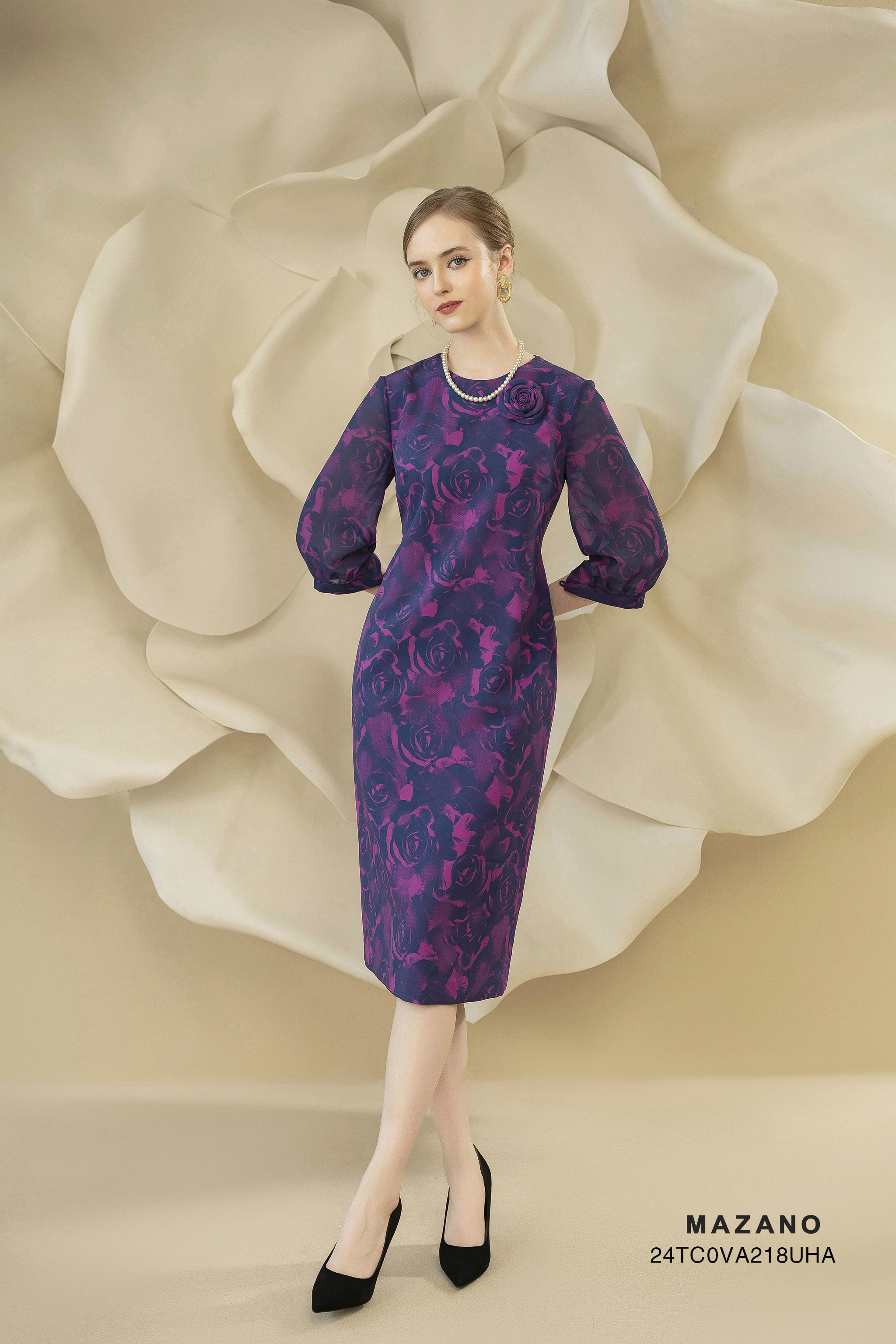 Váy Đầm suông Vải thô dày dặn kết hợp tay voan mỏng Họa tiết hoa hồng cách điệu Đính hoa cuốn Cổ tròn vừa Tay lỡ Dài tới bắp chân