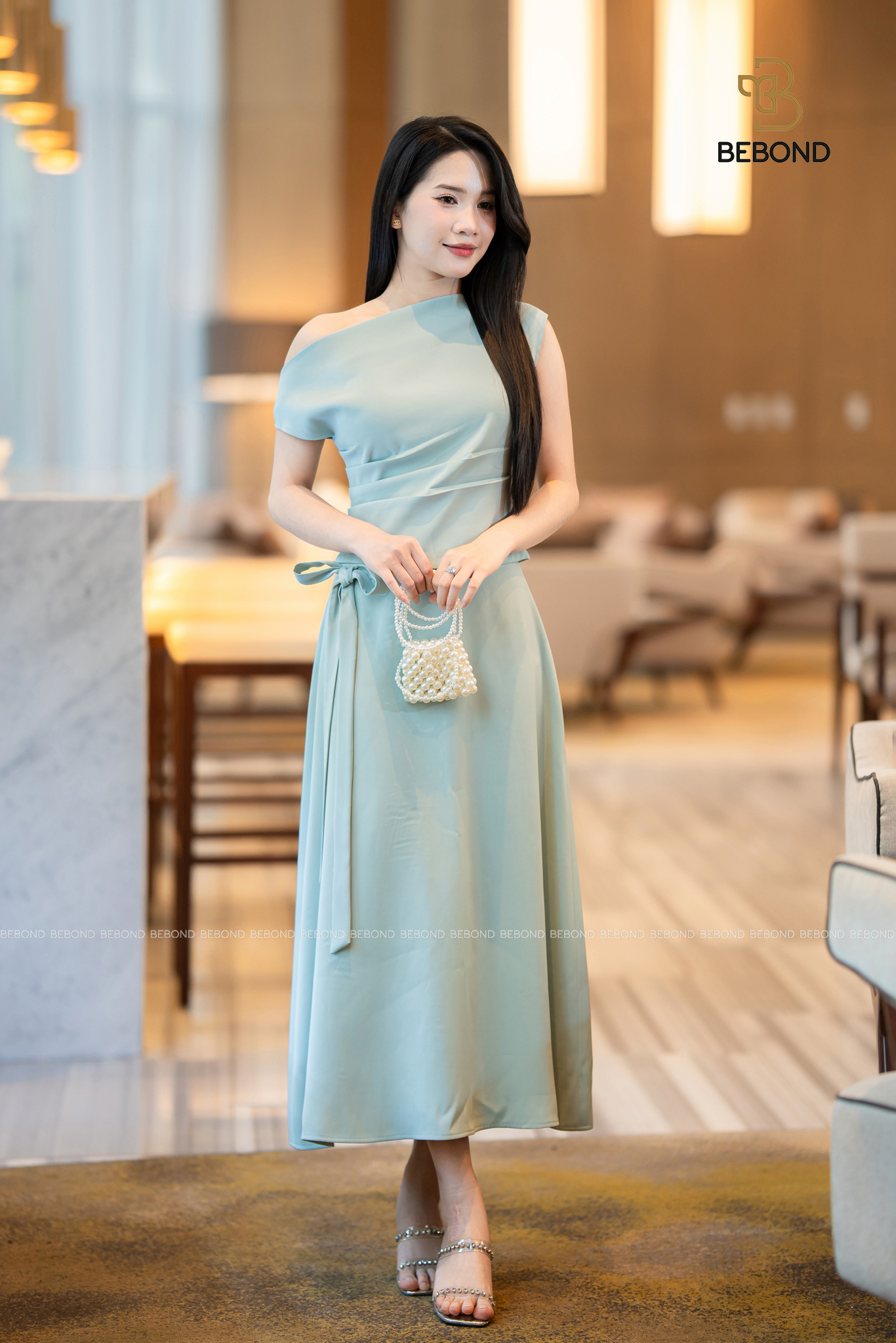 Áo trễ vai tay hến DELLA màu XANH