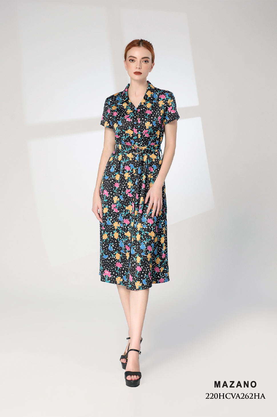 Đầm đen sơ mi thắt đai in hoa