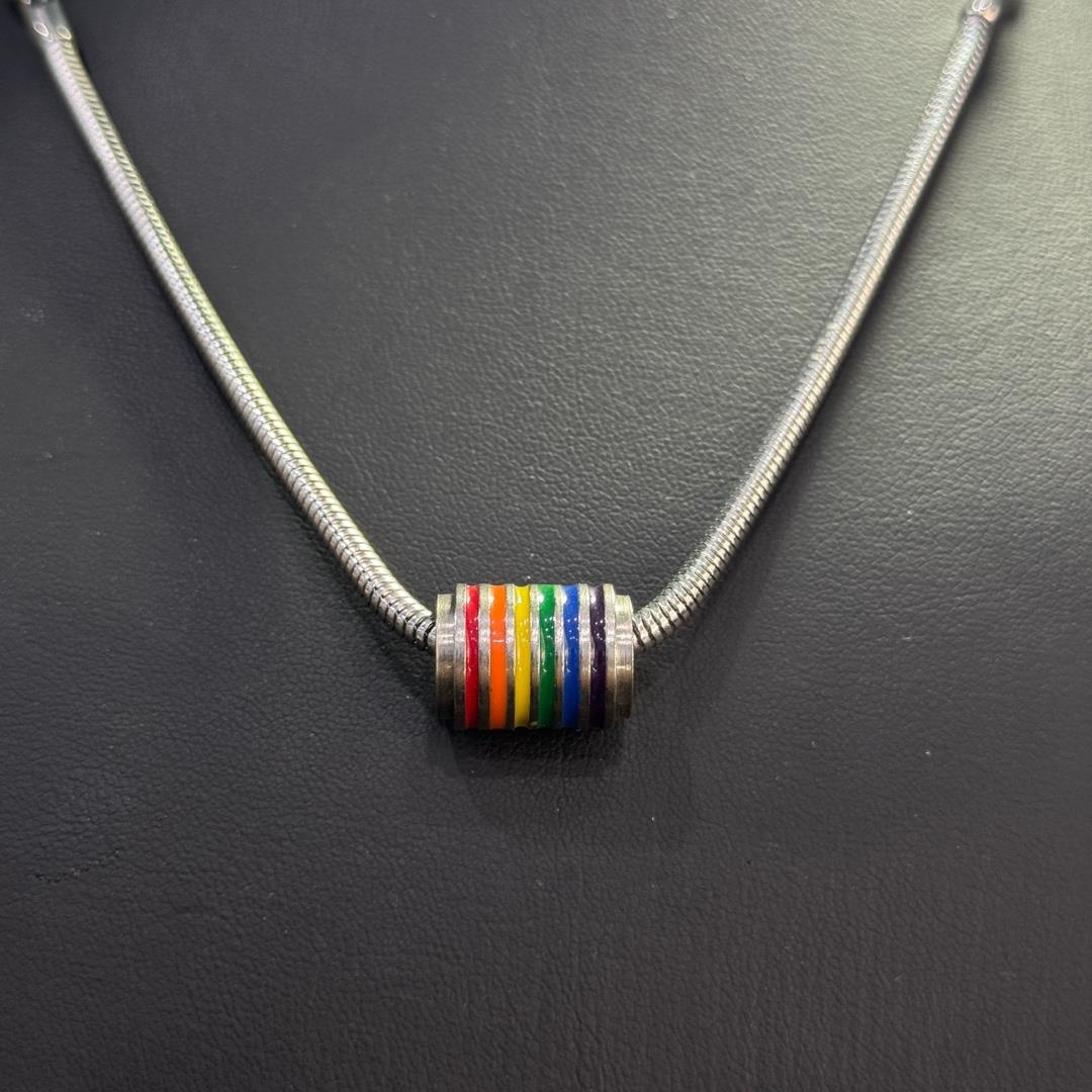 vòng cổ titan charm vòng nhiều màu.