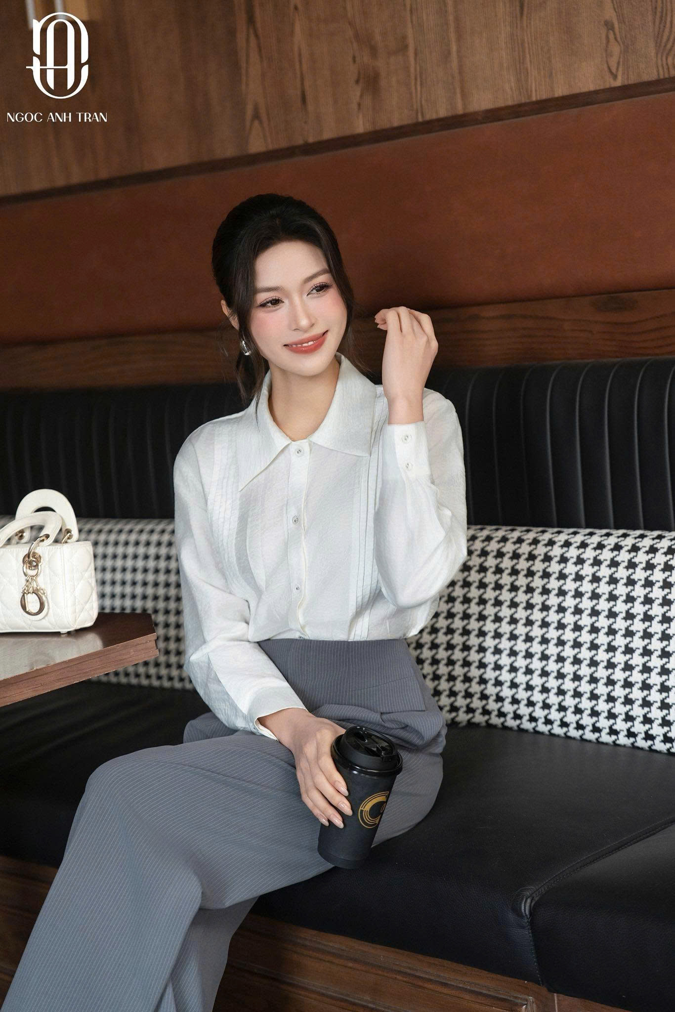 Q056 - Quần kẻ suông xám