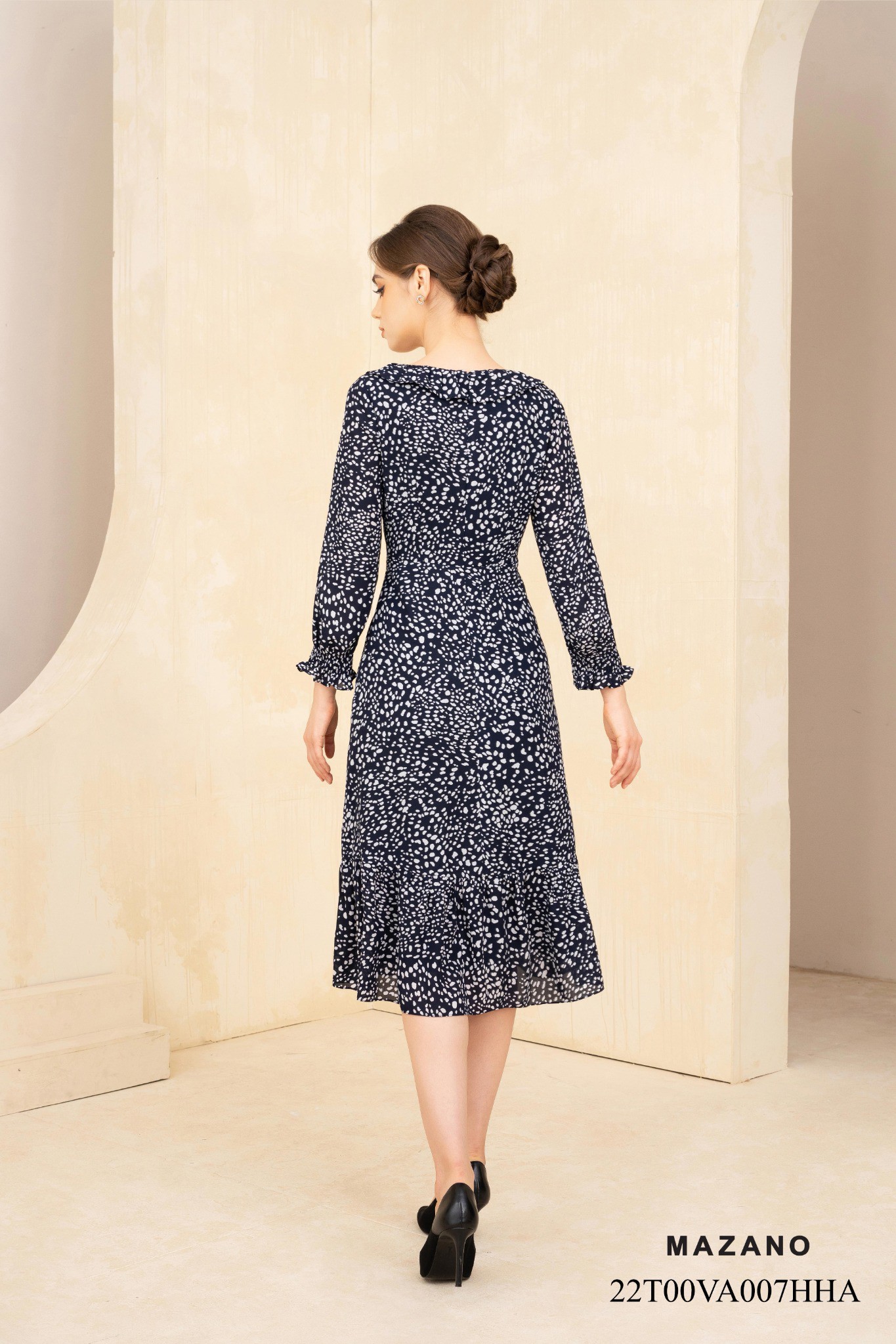 Đầm đen họa tiết chân bèo_thumbnail_3