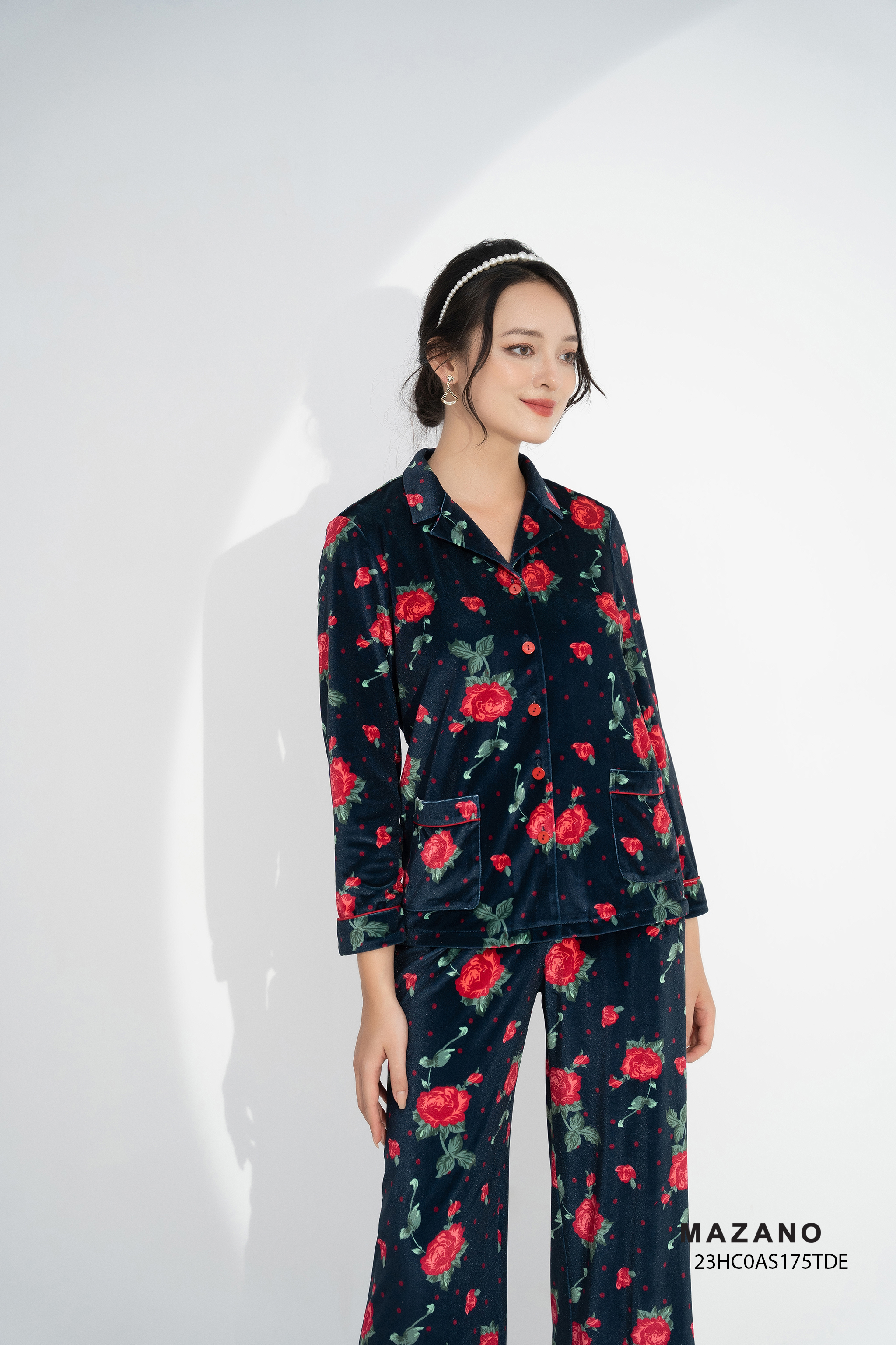 Bộ đồ nhung hoạ tiết hoa hồng 3D