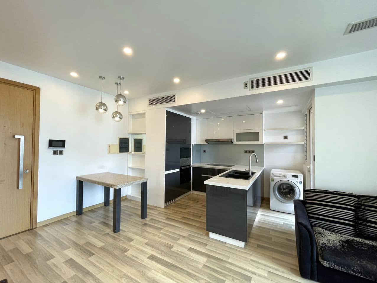 Sang nhượng căn hộ Vista Verde view trực diện sông, 2 phòng ngủ, full nội thất mức giá siêu rẻ