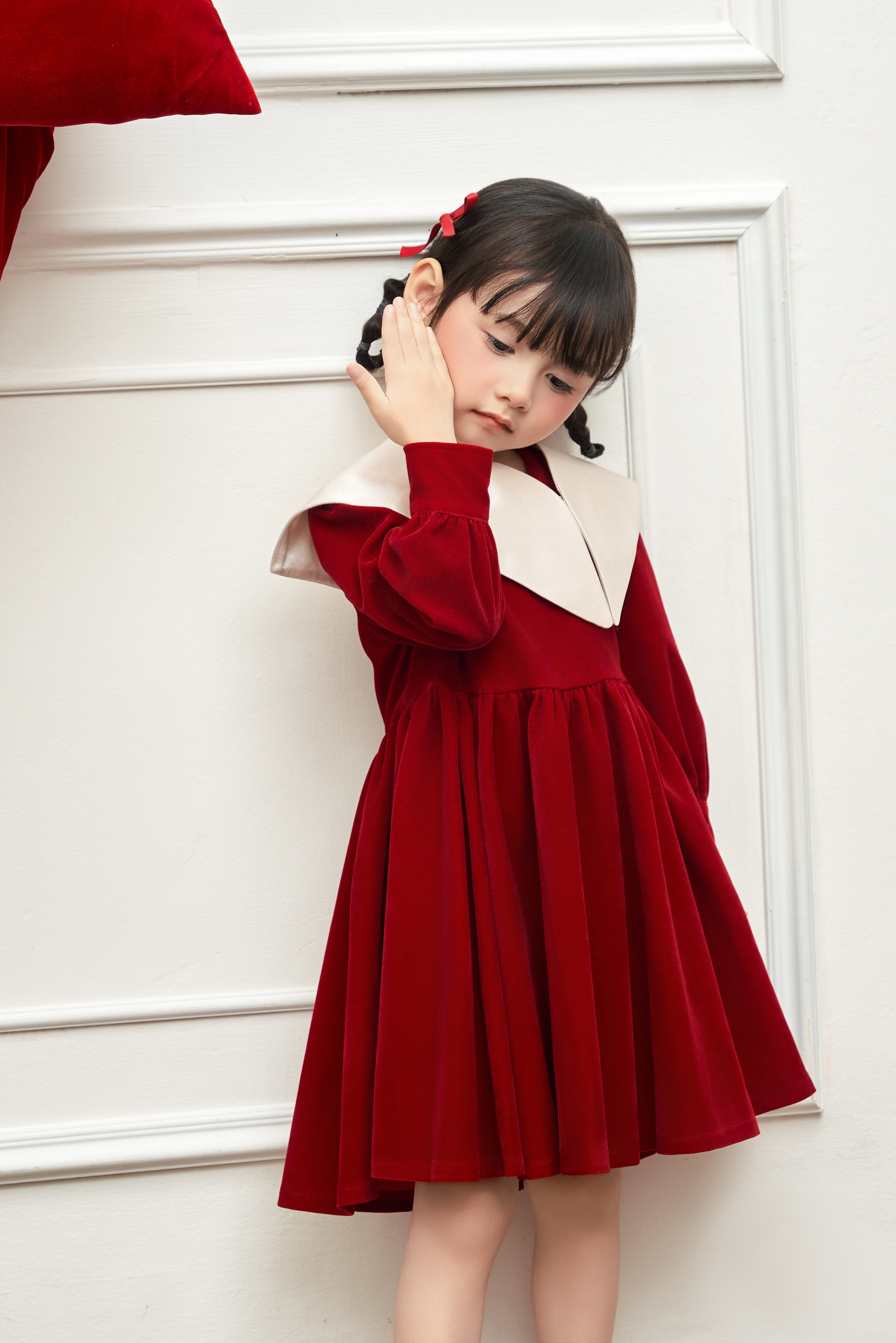 Váy nhung phối cổ rời