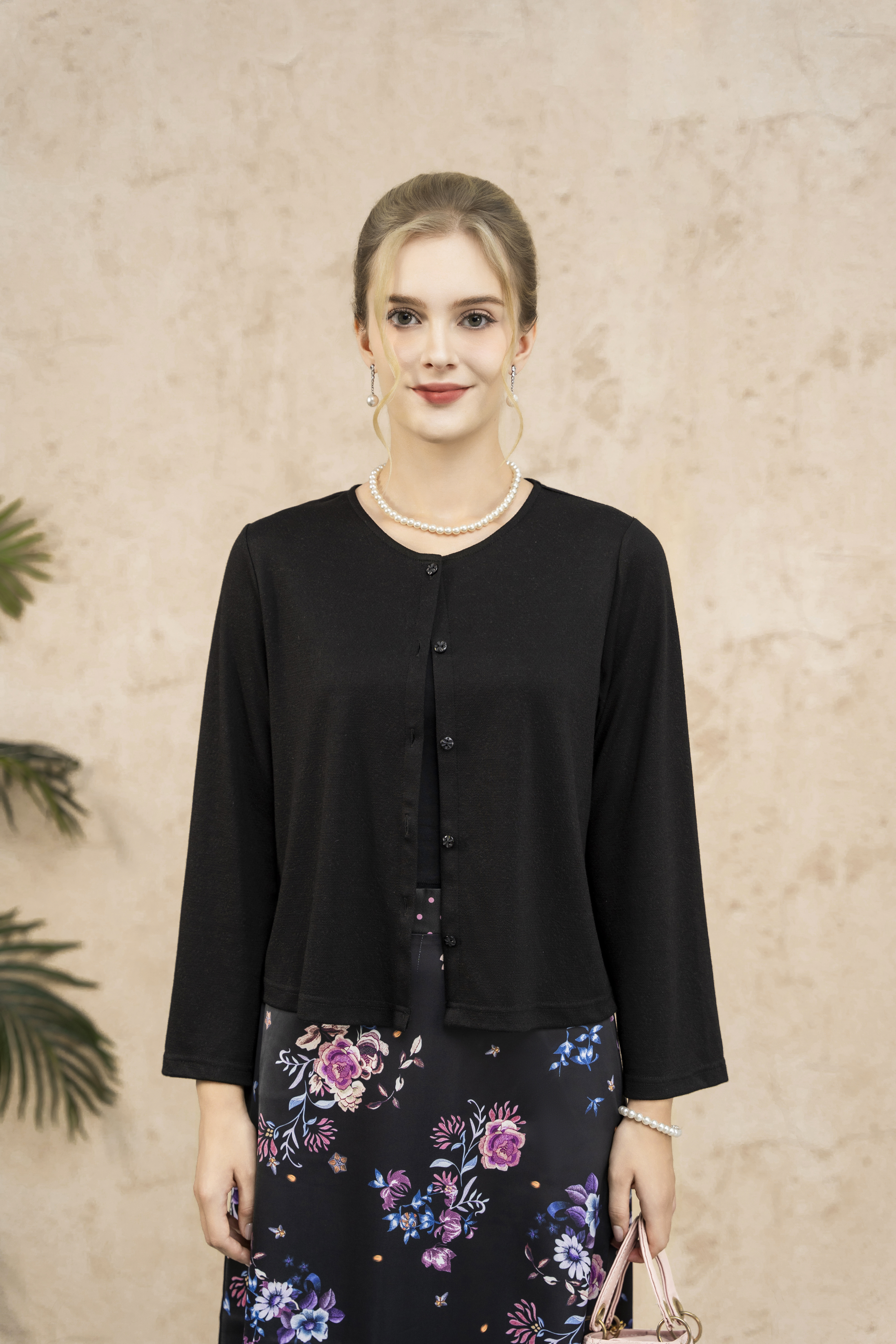 Áo cadigan cổ tròn cài khuy tay dài đến mắt cá