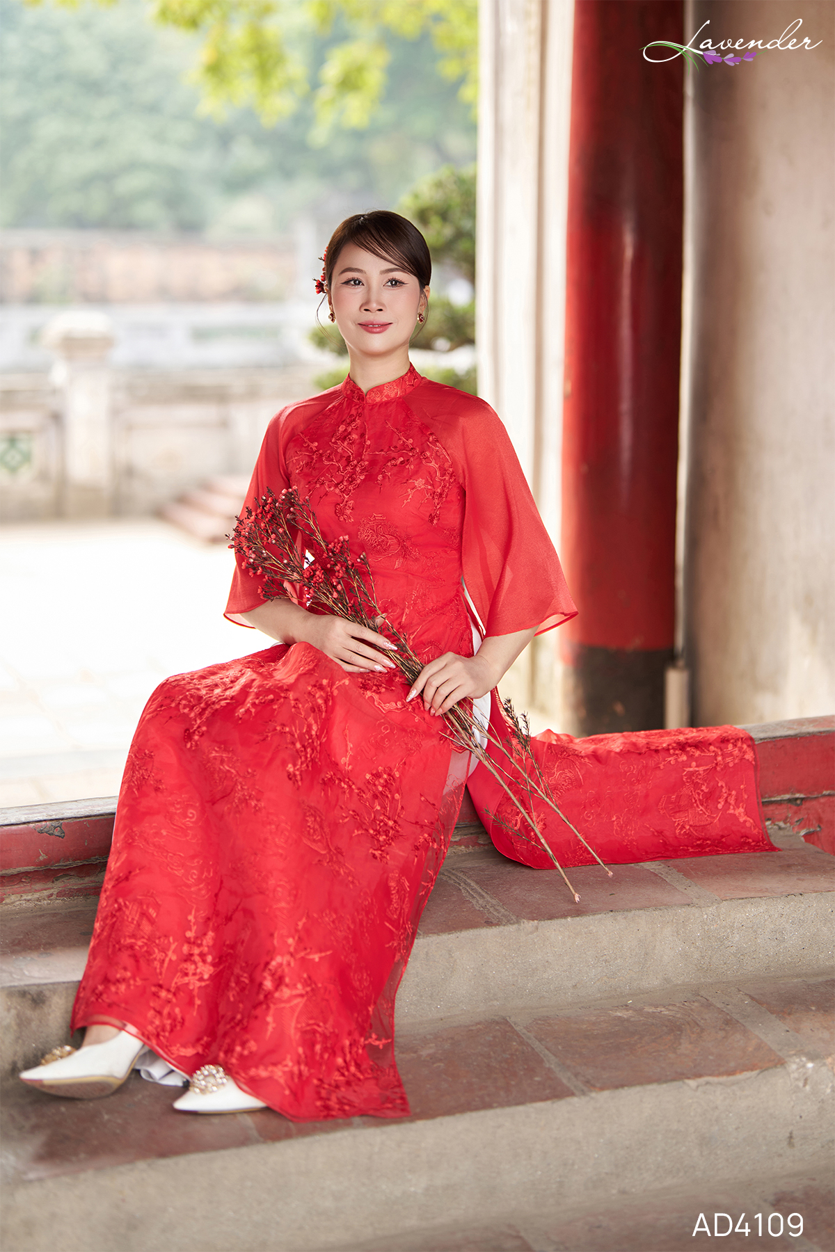 Áo dài tơ thêu hoa màu đỏ AD4109 _thumbnail_4