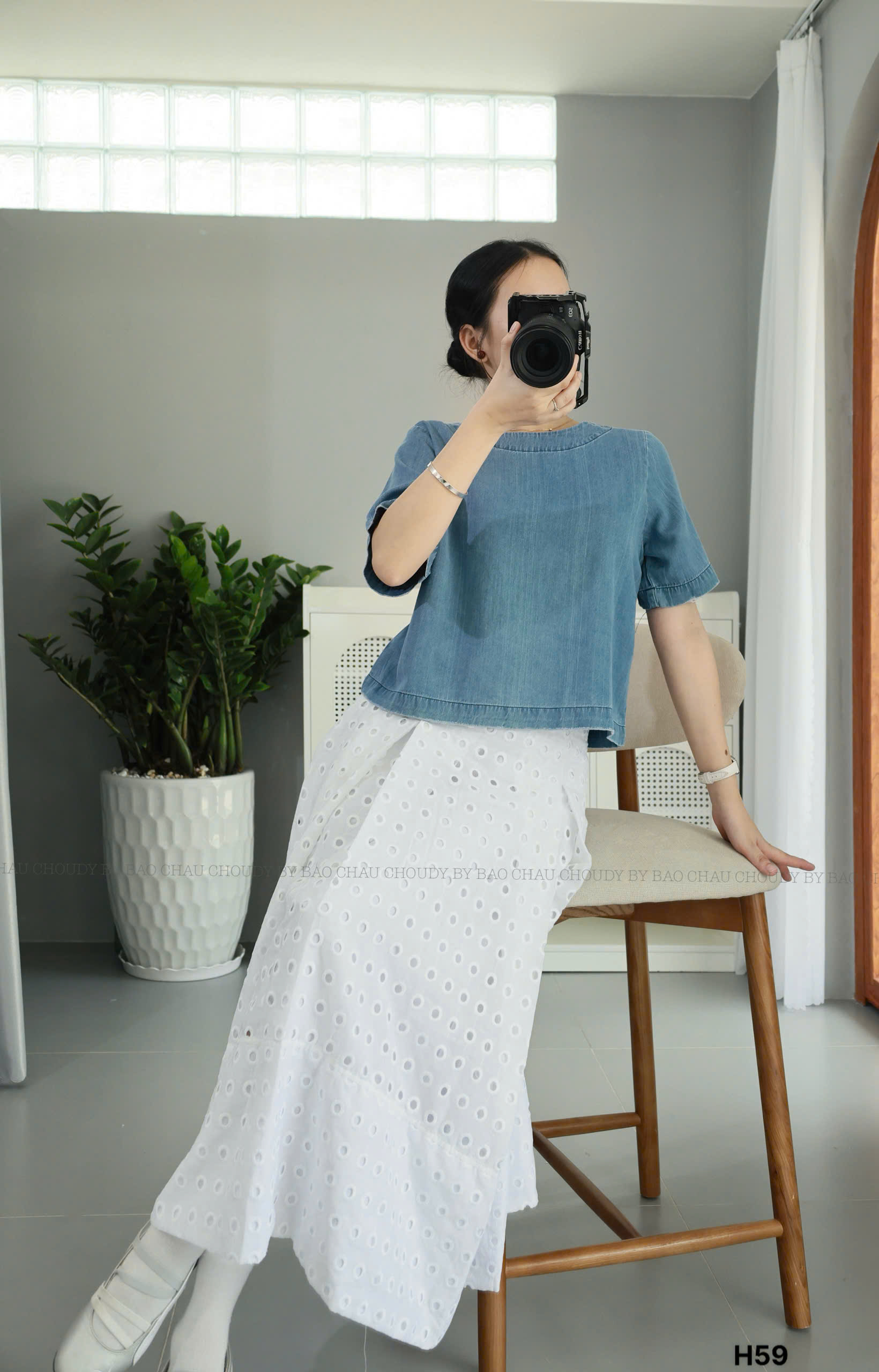 H59 CHÂN VÁY ĐỤC LỖ TRẮNG