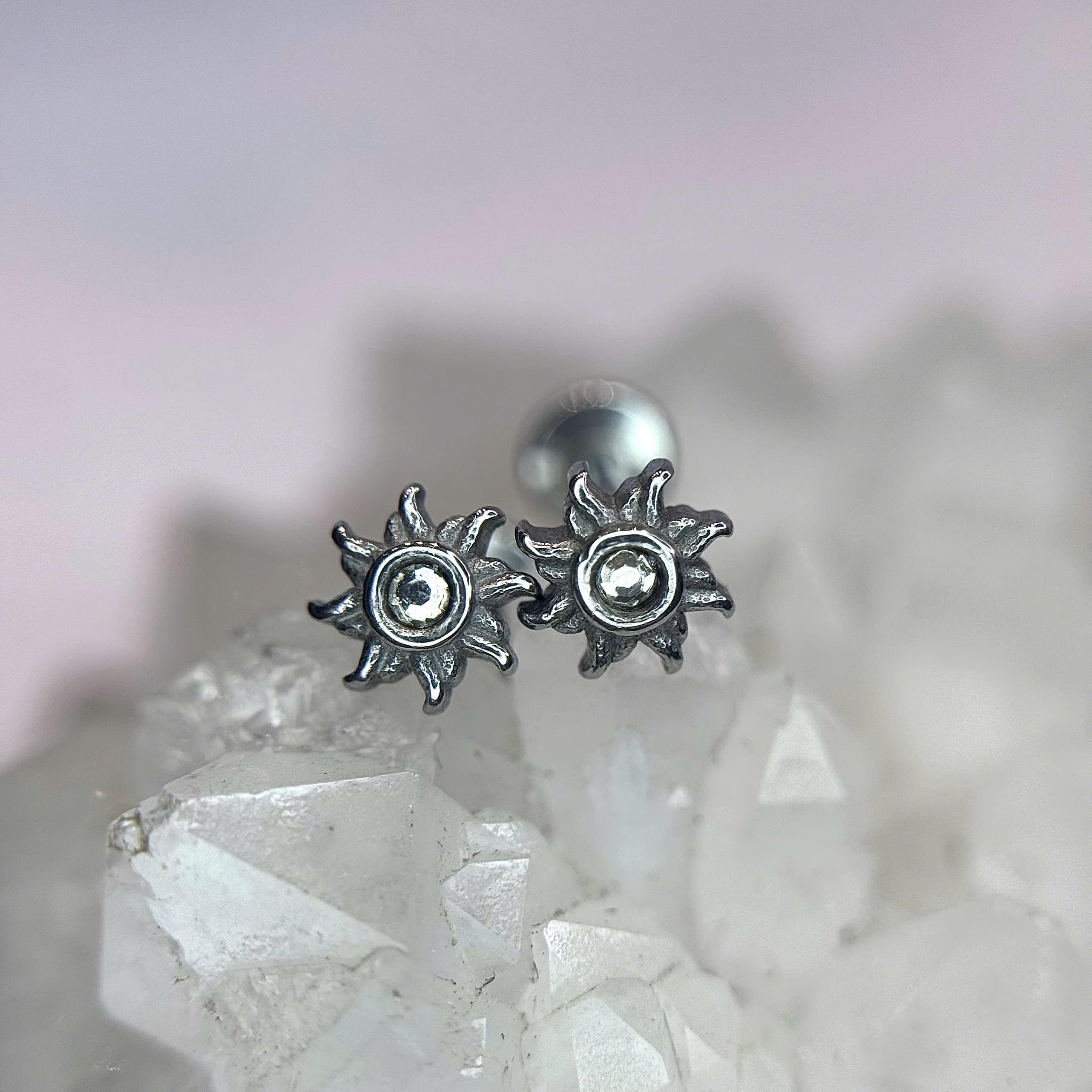 Khuyên kiểu mặt trời nhụy đá dẹt_thumbnail_1