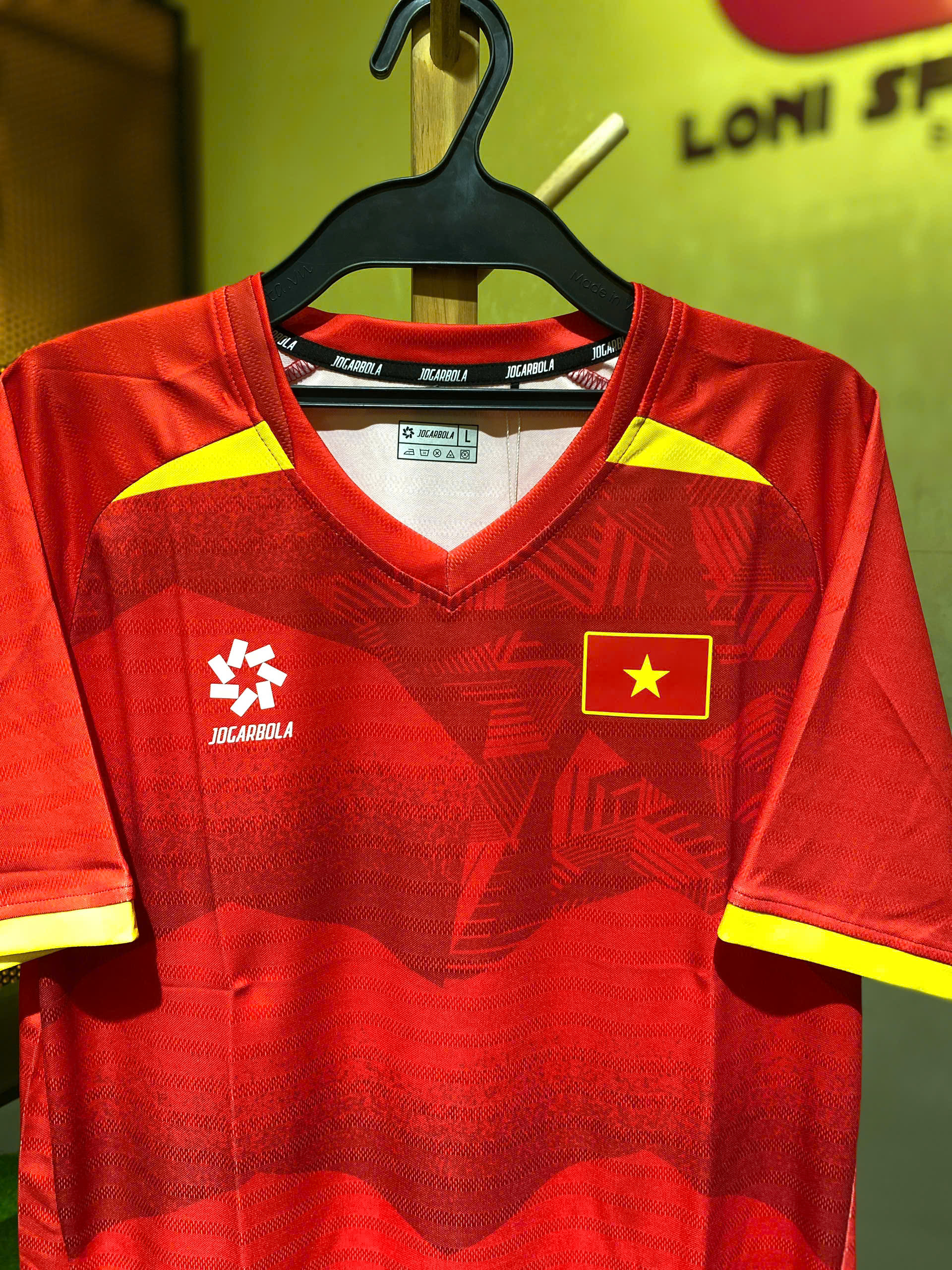 Áo đội tuyển Việt Nam sân nhà đỏ 2025 FAN_thumbnail_4