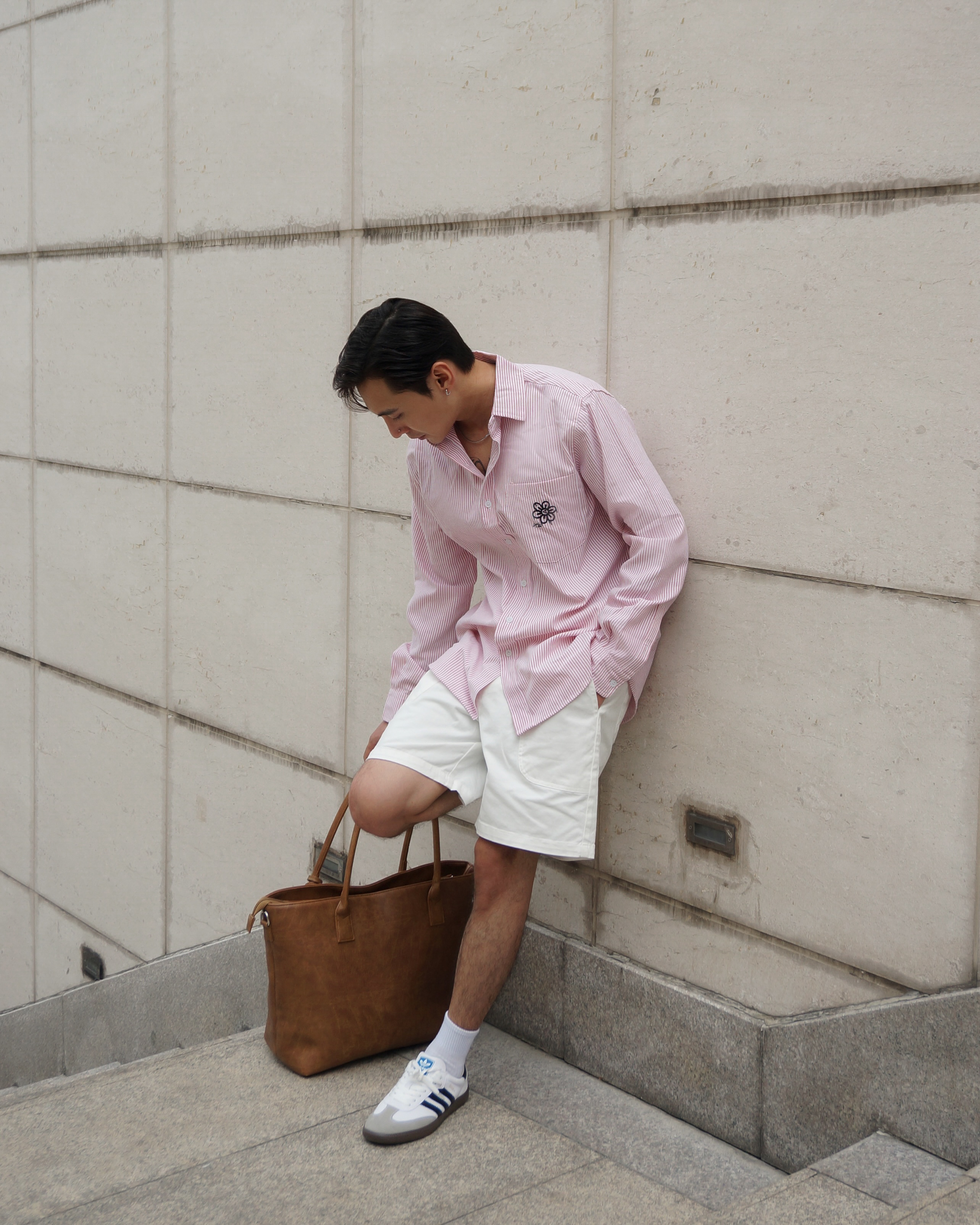 ( TẶNG TẤT- VỚ ) Set sơ mi tay dài FLOWER sọc đỏ phối quần KAKI trắng form trên gối