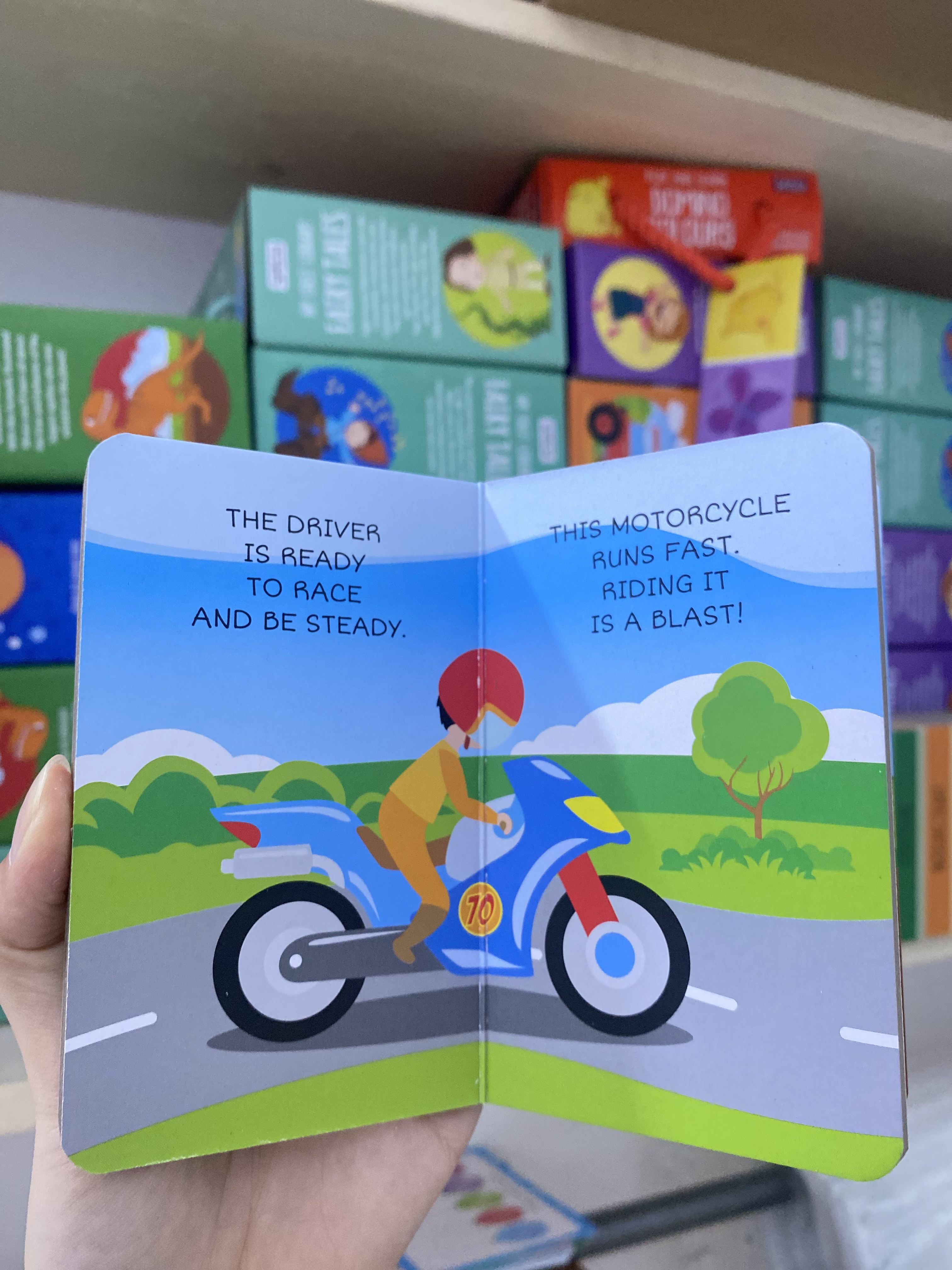 MOTORCYCLE (My First Library. Vehicles)_thumbnail_2