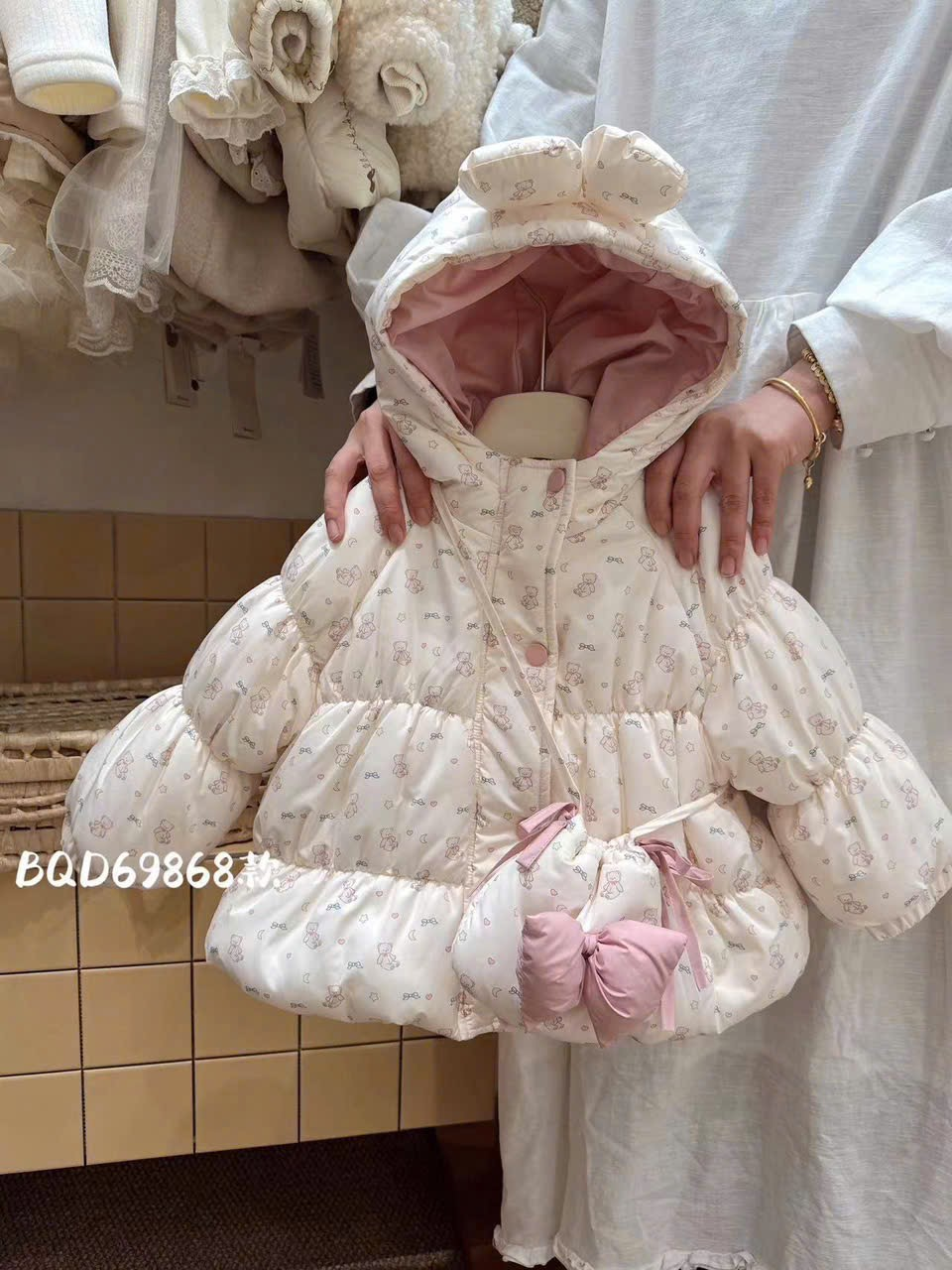 (M172) Áo khoác phao tai thỏ kèm túi nơ