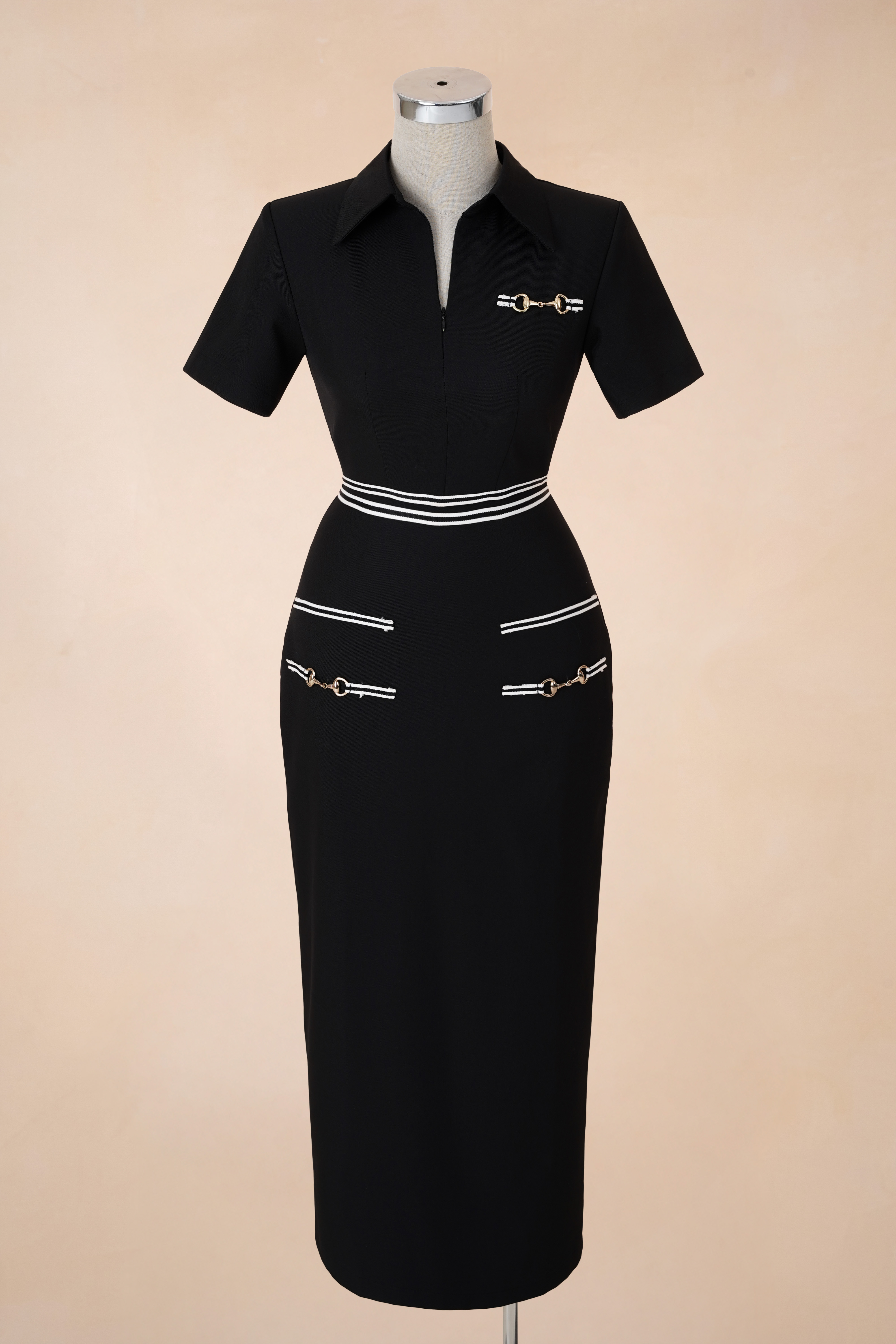 Đầm Bút Chì Khoá Ngực Phối Kẻ