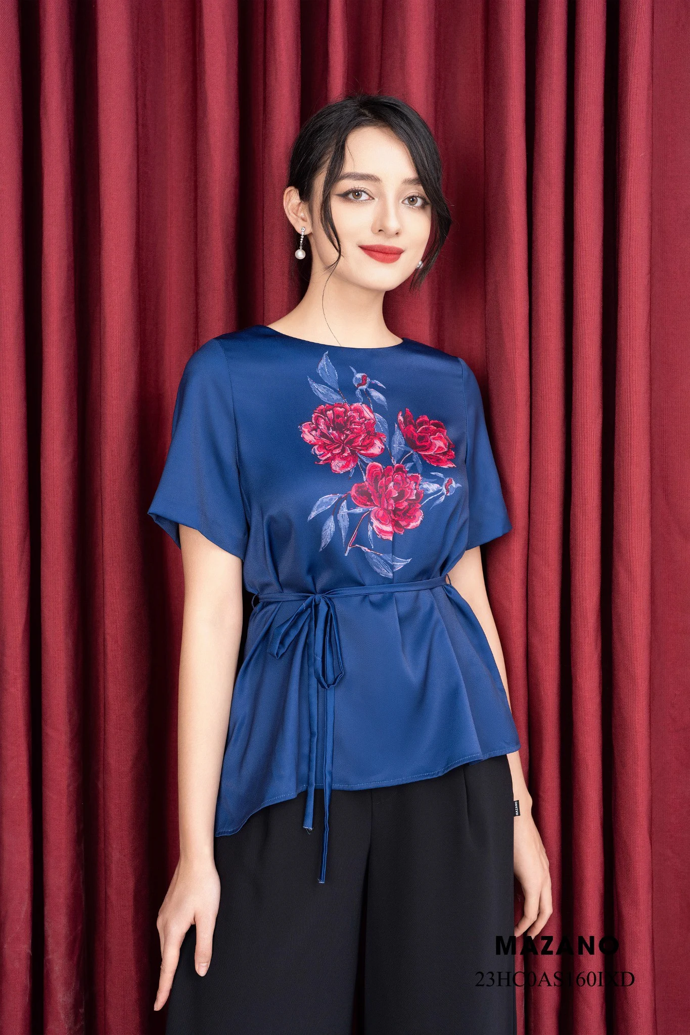 Áo top xanh thắt đai in hoa hồng đỏ