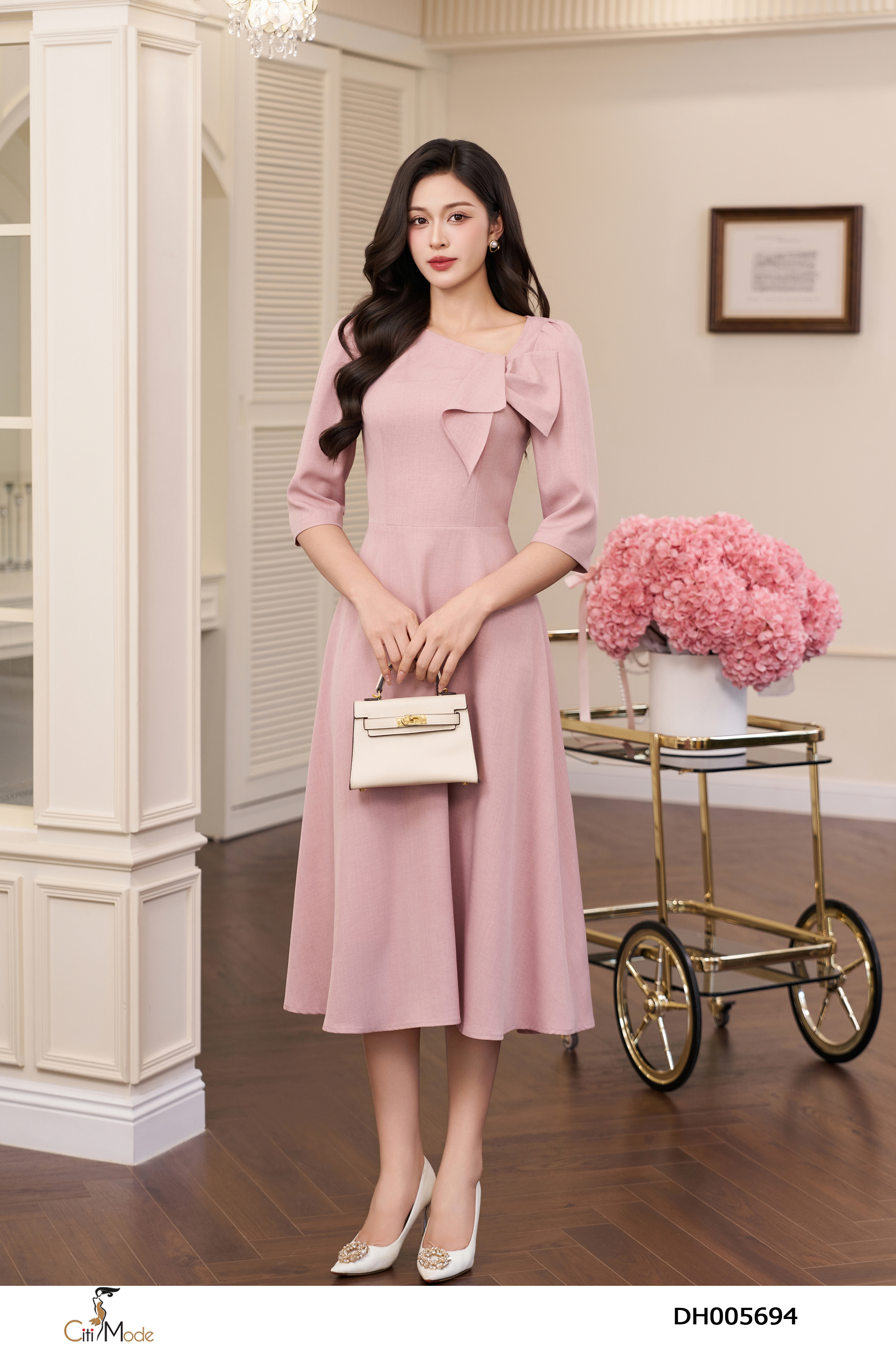 Đầm xòe hồng tay lỡ cổ nơ cách điệu