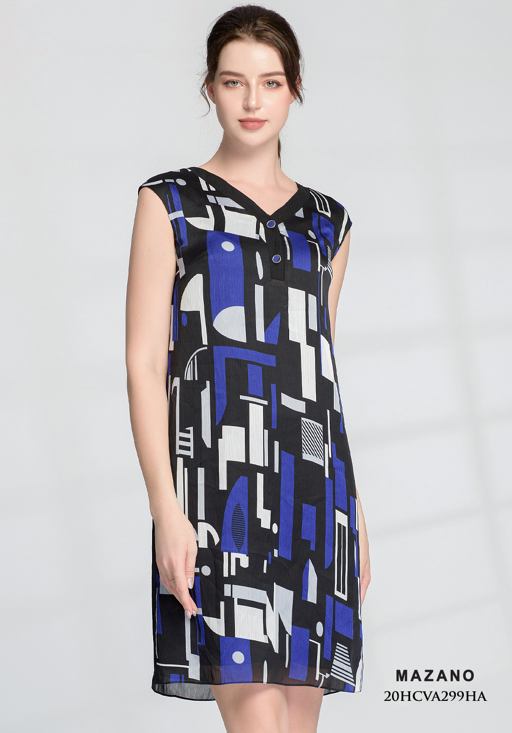 Đầm xanh suông cổ tim Y đính khuy