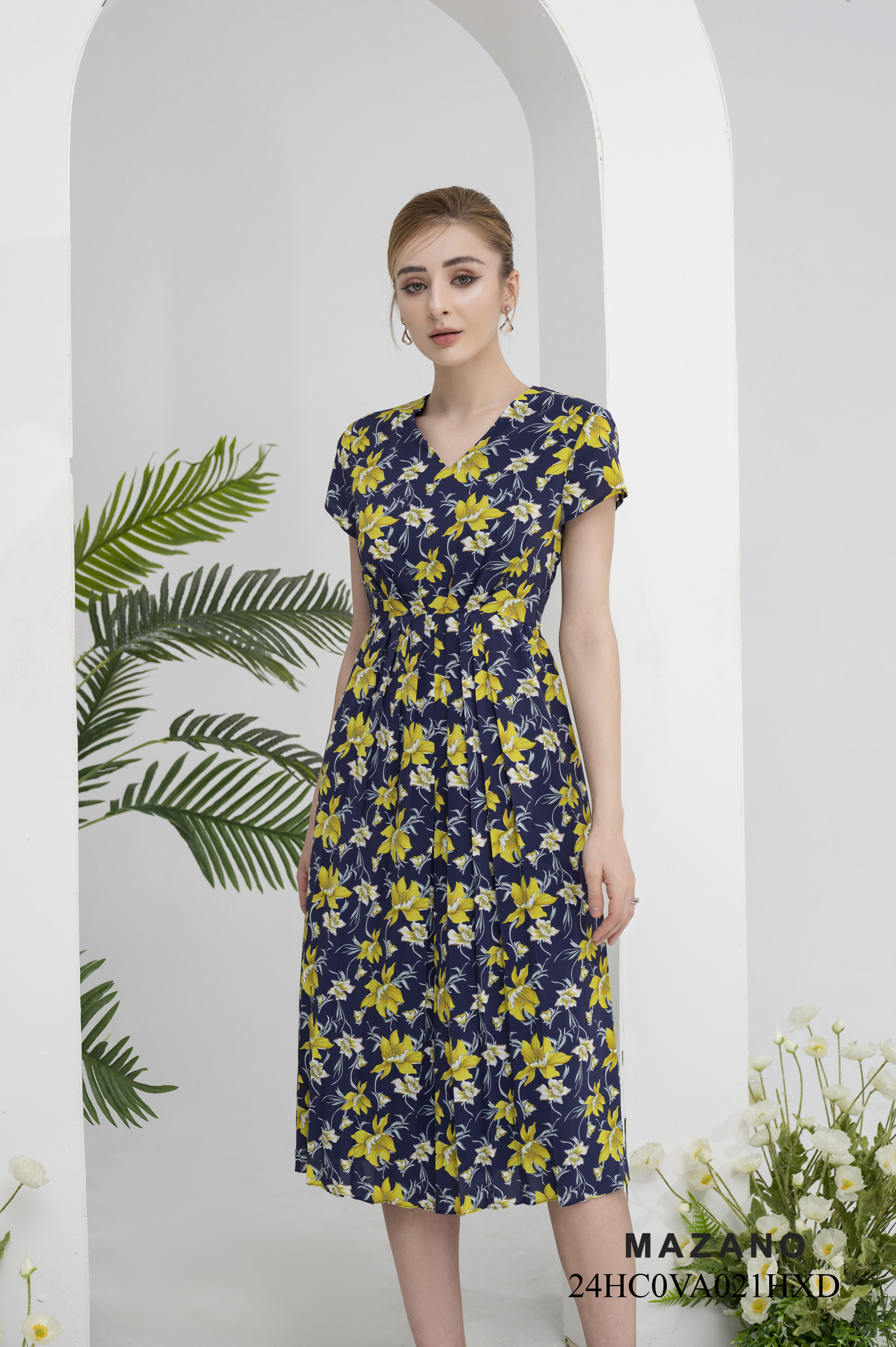 Đầm eo cao chân rủ xếp ly giữa