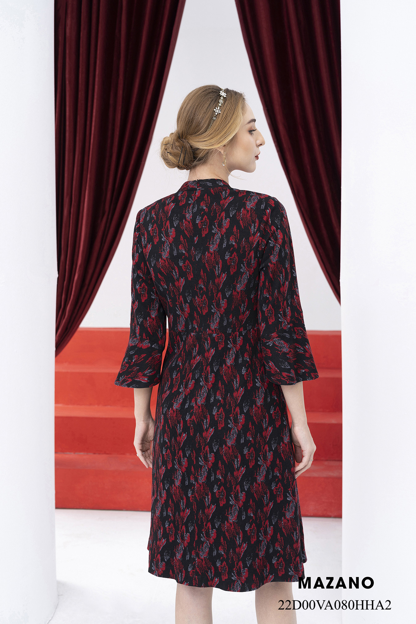 Đầm len họa tiết tay loe rủ cổ leo_thumbnail_3