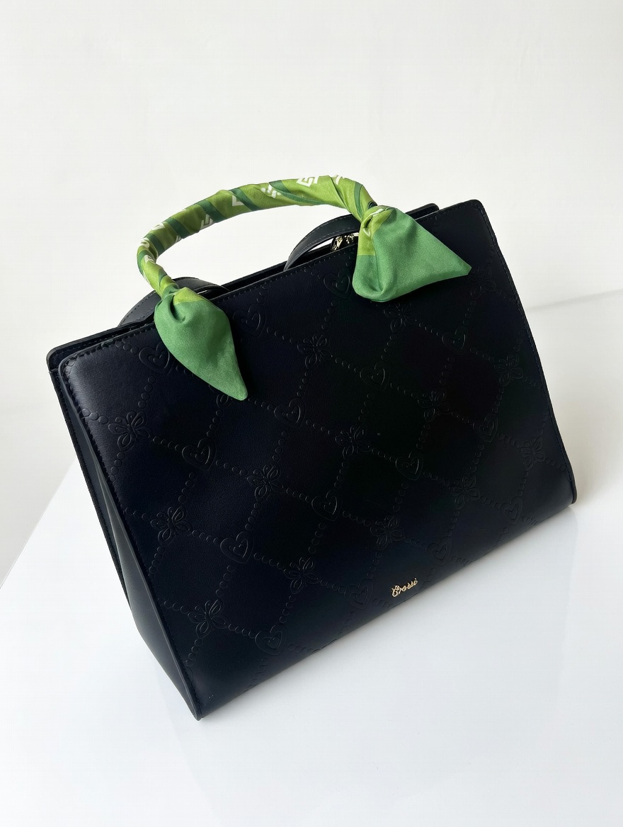 Túi Xách Nữ Đen Dập Họa Tiết – Kèm Khăn Lụa Xanh Sang Trọng, Thanh Lịch