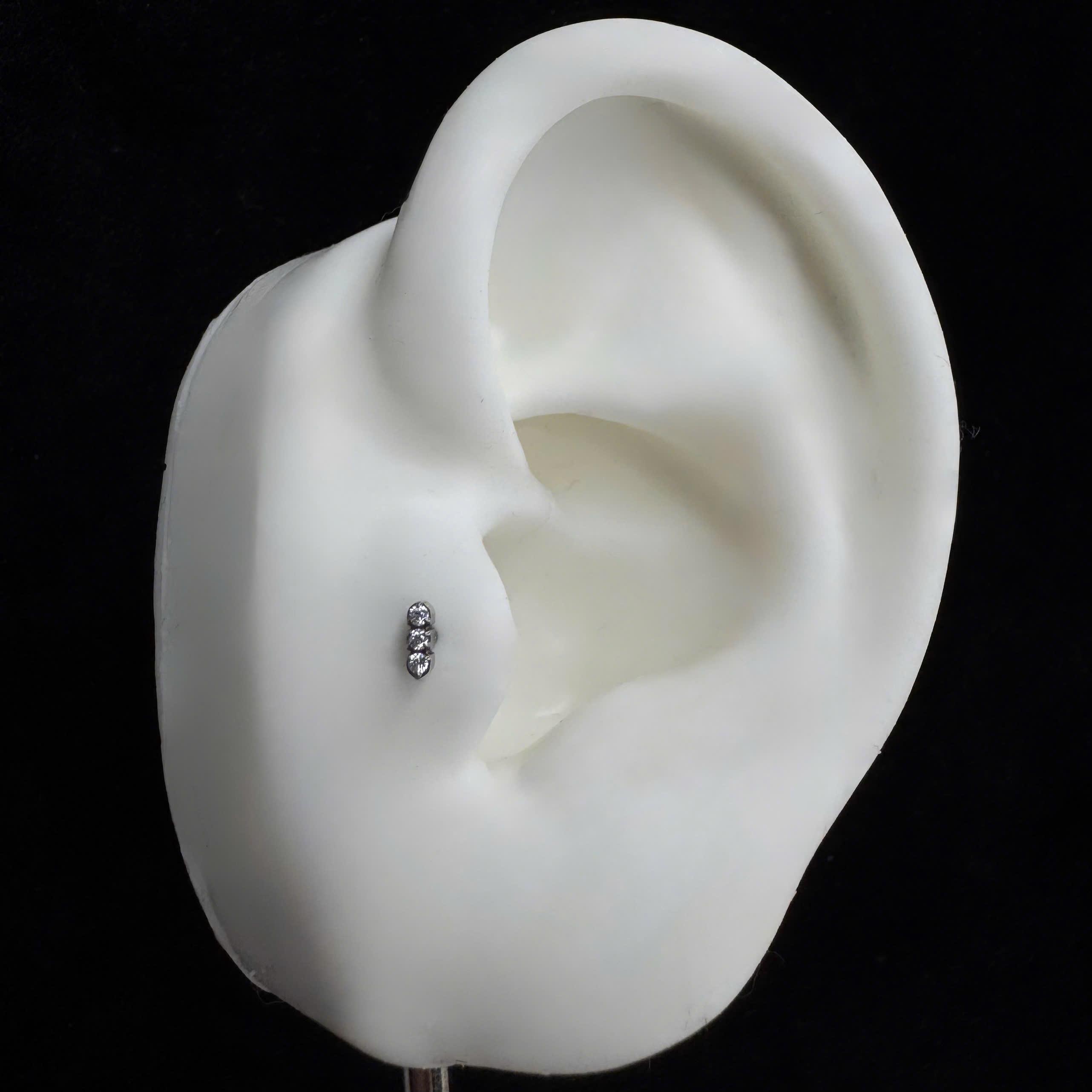 Khuyên kiểu titan 3 đá nhỏ_thumbnail_3