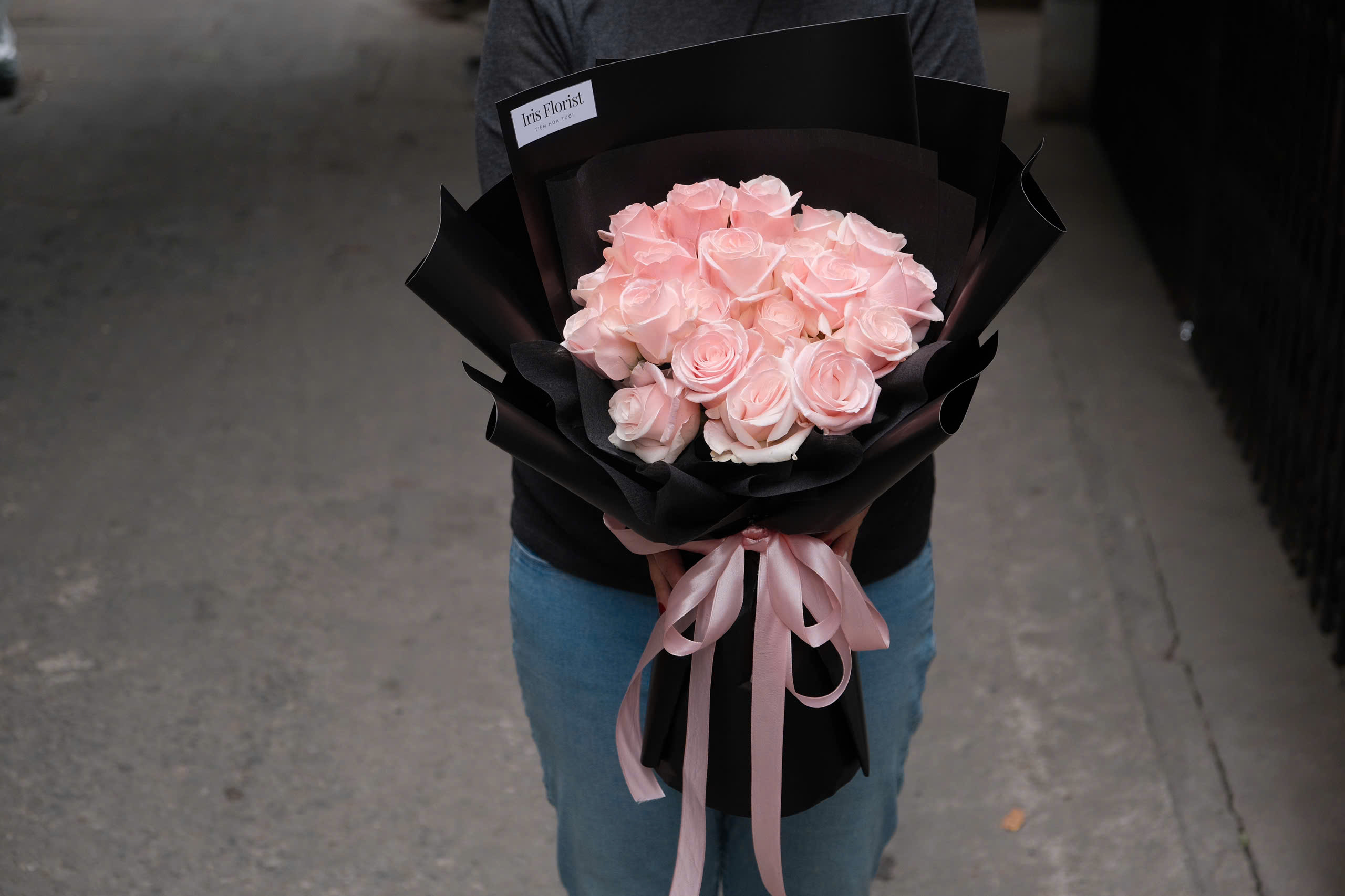 Bó hoa hồng Pink Blush - Giấy Đen - Size M_thumbnail_2