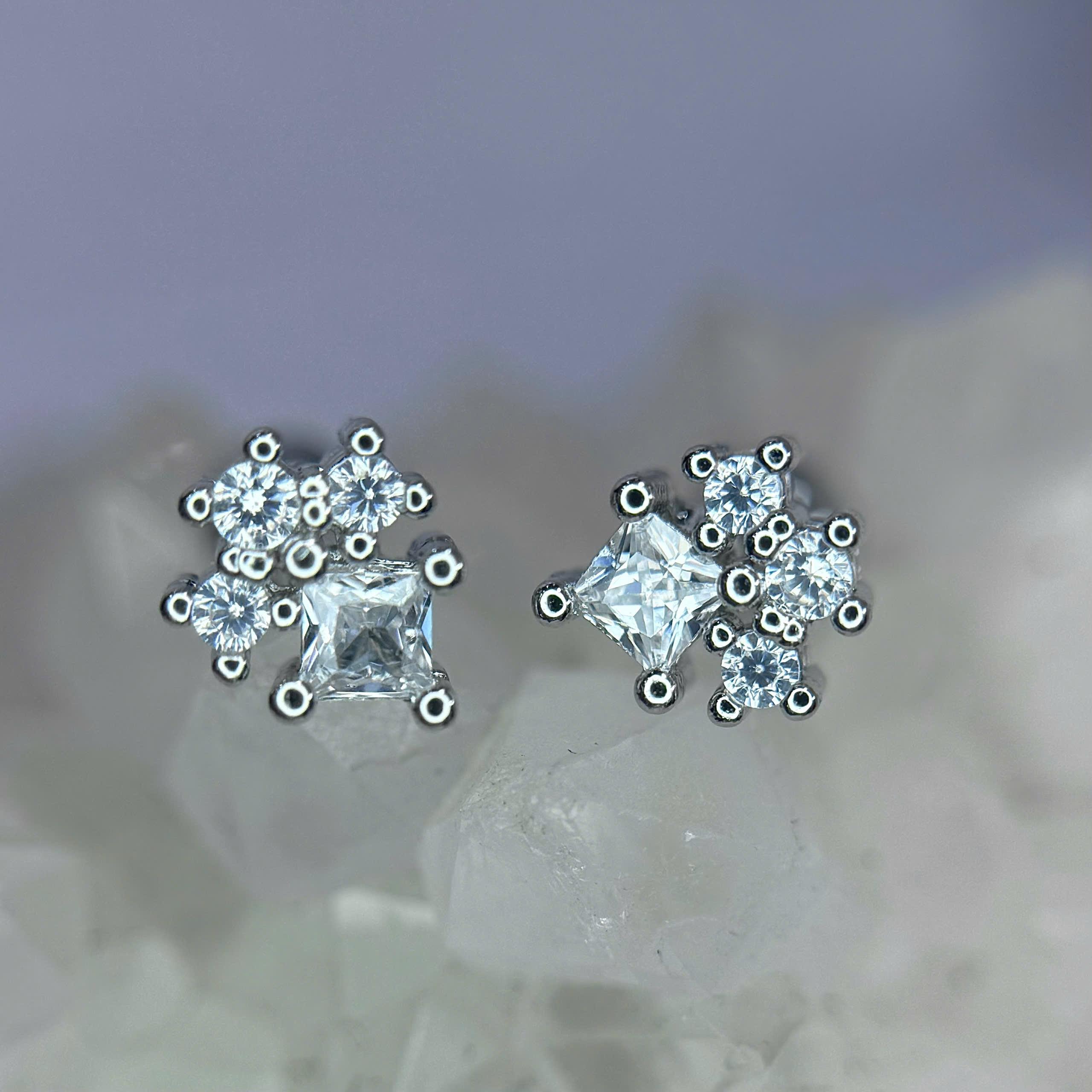 Khuyên kiểu 4 đá dẹt_thumbnail_1