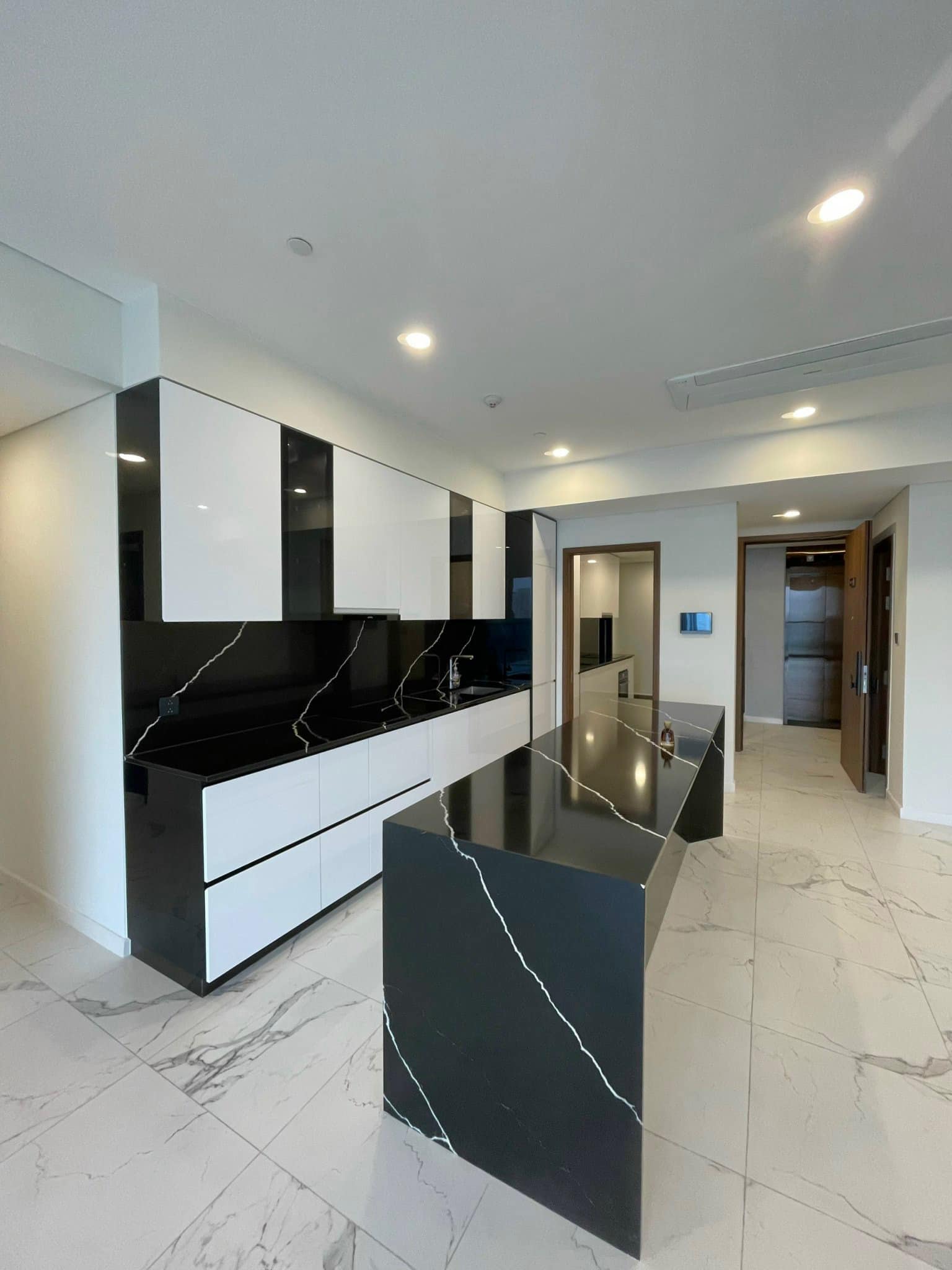 Chủ nhà kí gửi cho thuê căn 4 phòng ngủ tháp the thames tầng cao_thumbnail_3