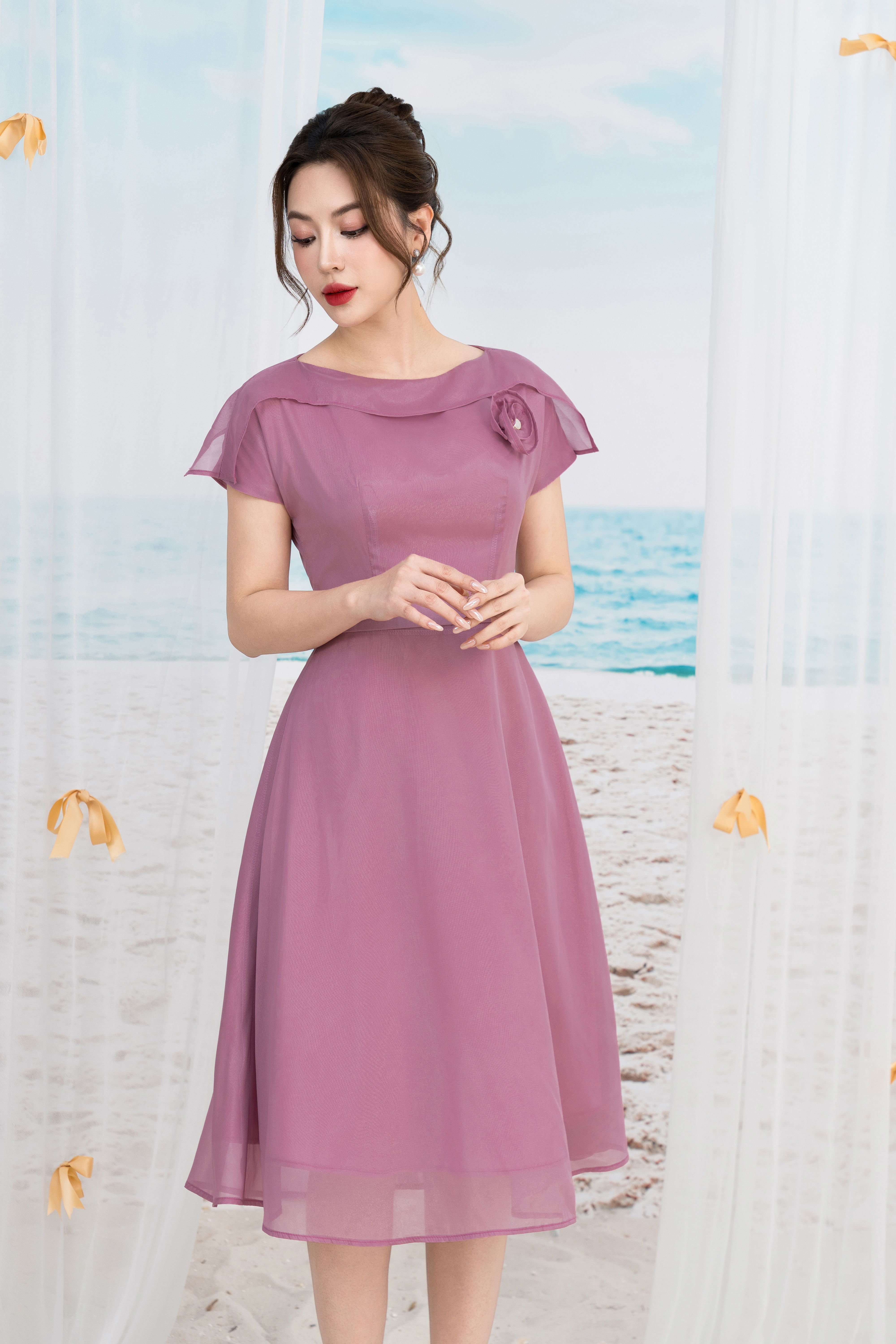 Đầm xoè hồng cổ thuyền đính hoa_thumbnail_0