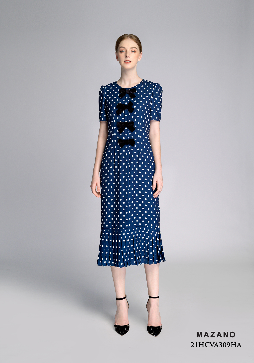 Đầm suông xanh chấm bi chân dập ly