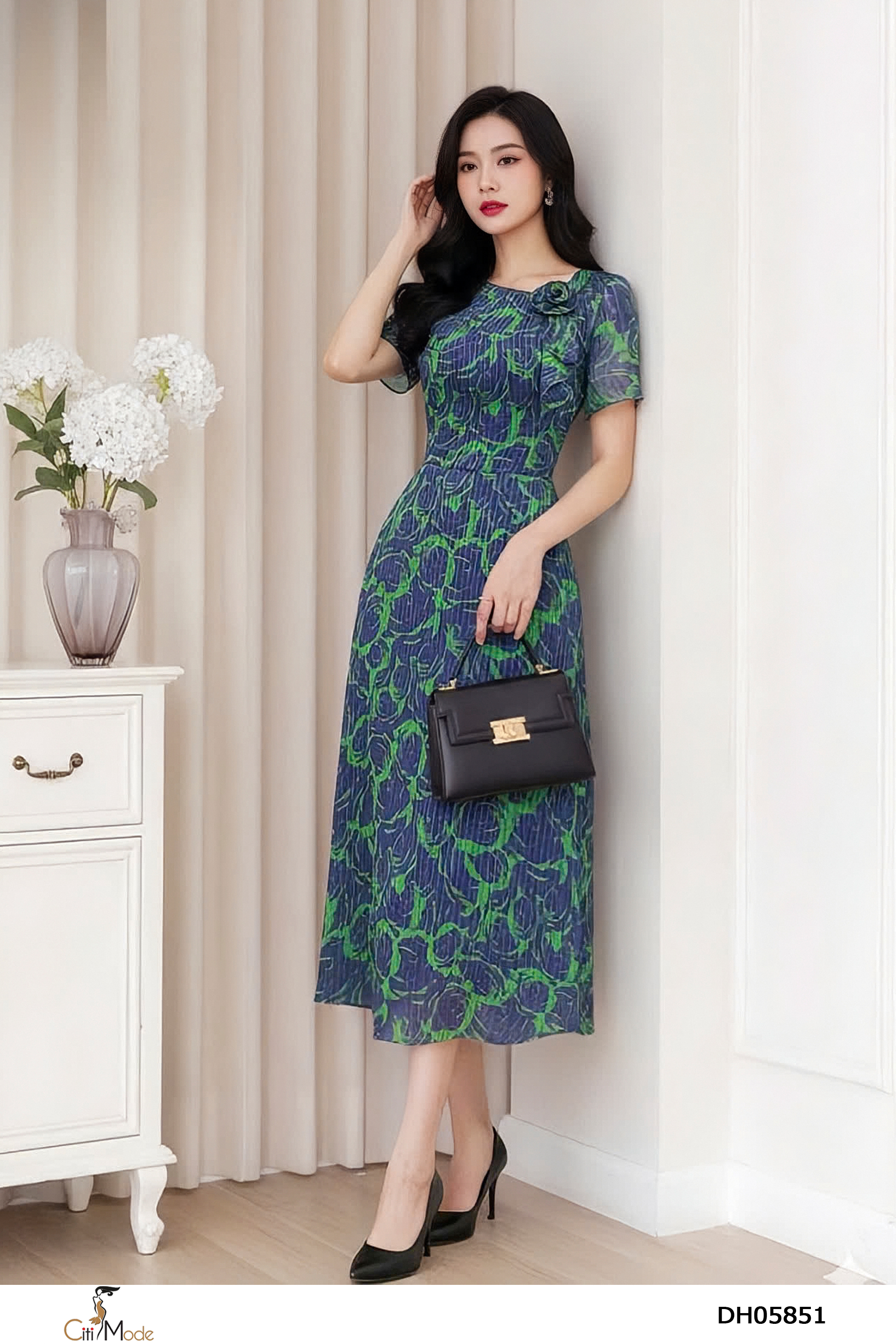 Đầm xòe hoa nổi xanh cổ cách điệu đính hoa, tay cọc