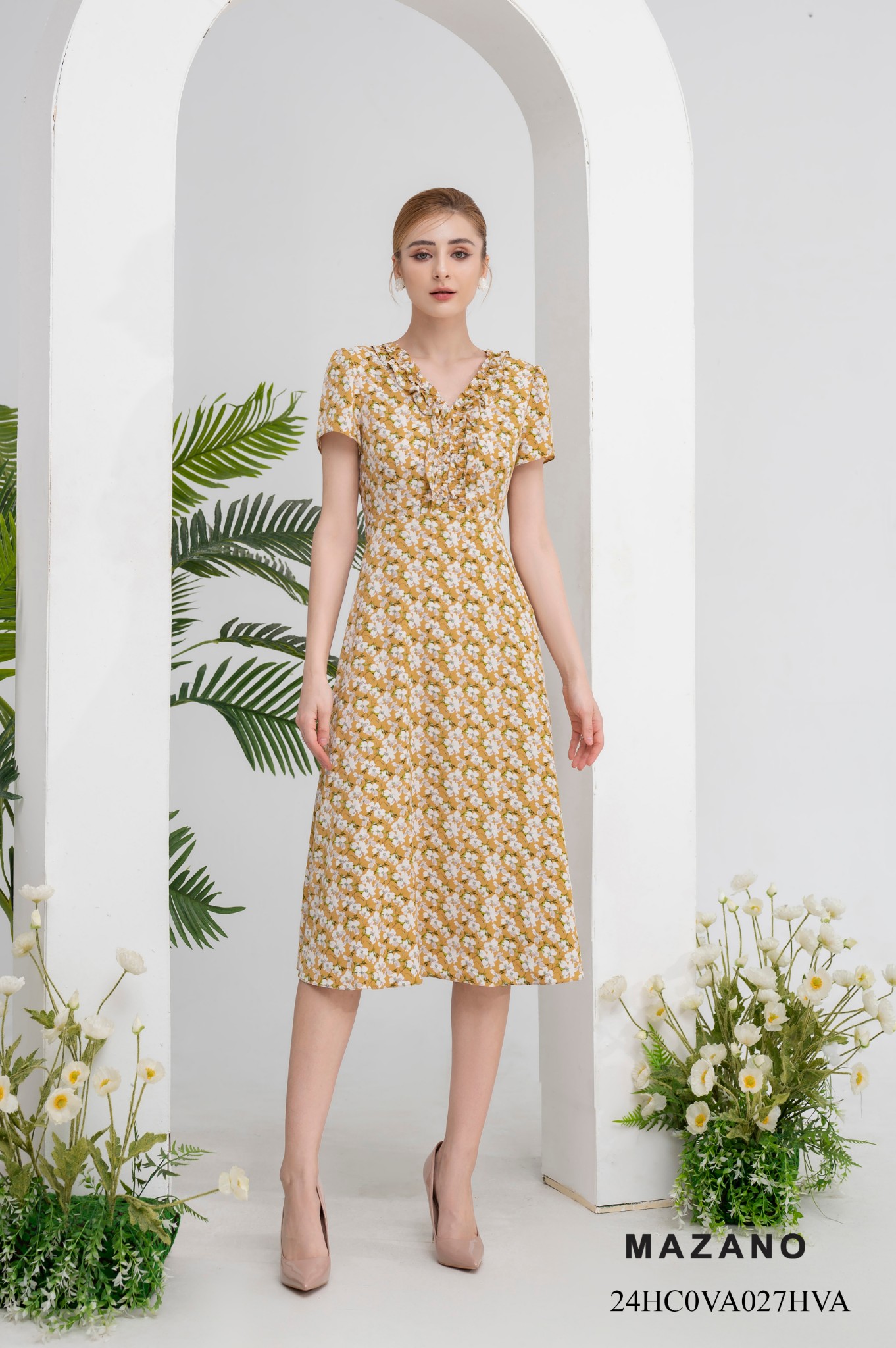 Đầm vàng eo cao chân xòe rủ họa tiết hoa trắng