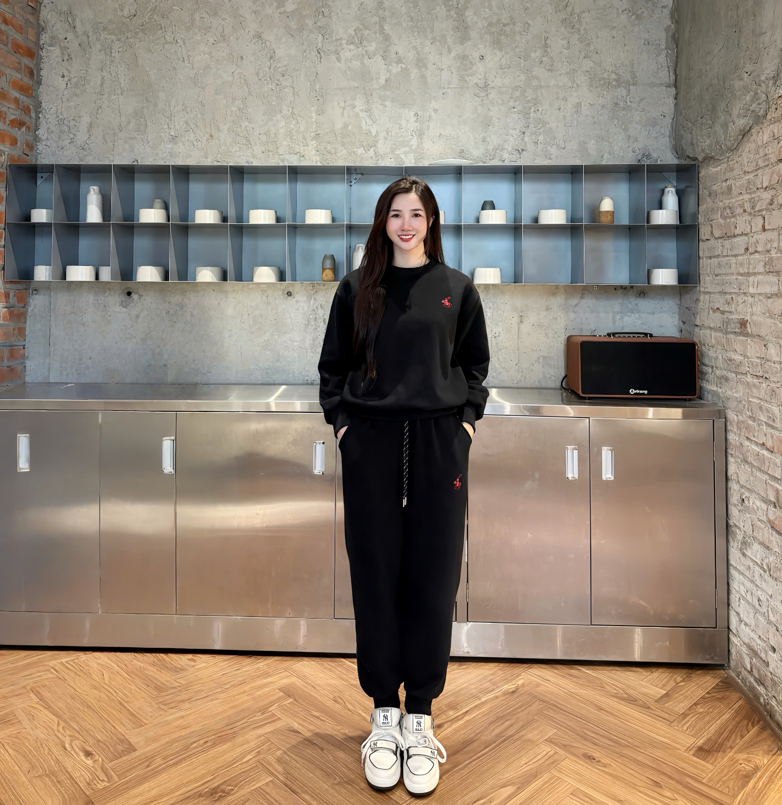 25BG155-Bộ quần áo nỉ NỮ cổ tròn THÊU NGỰA quần bo gấu BMW1 010326_thumbnail_1